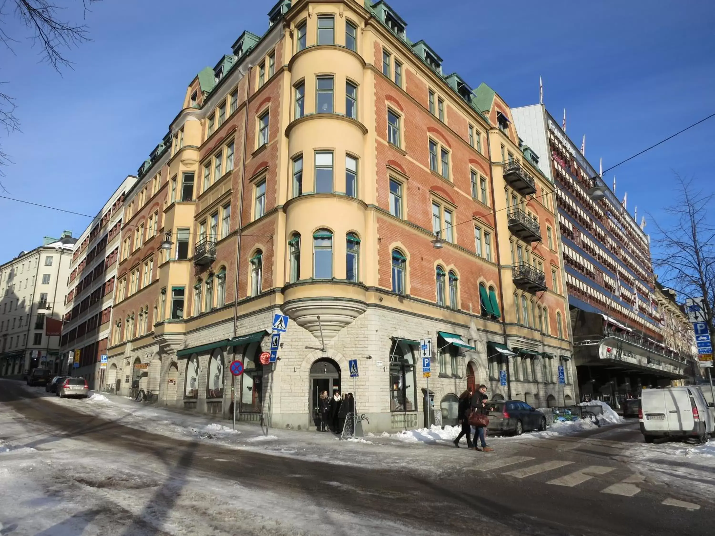 Facade/entrance, Property Building in City Backpackers Hostel