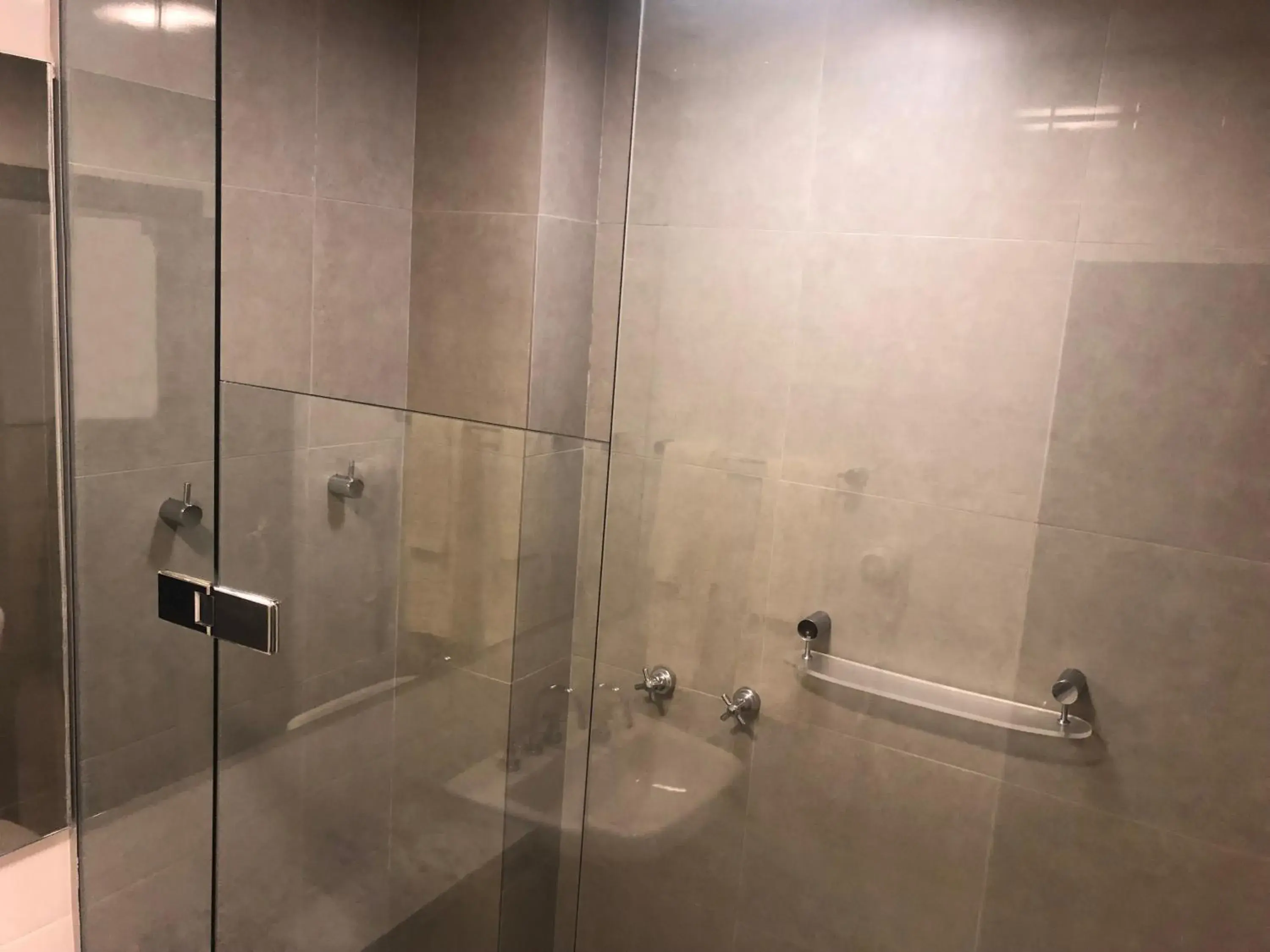 Bathroom in Hotel Metropole