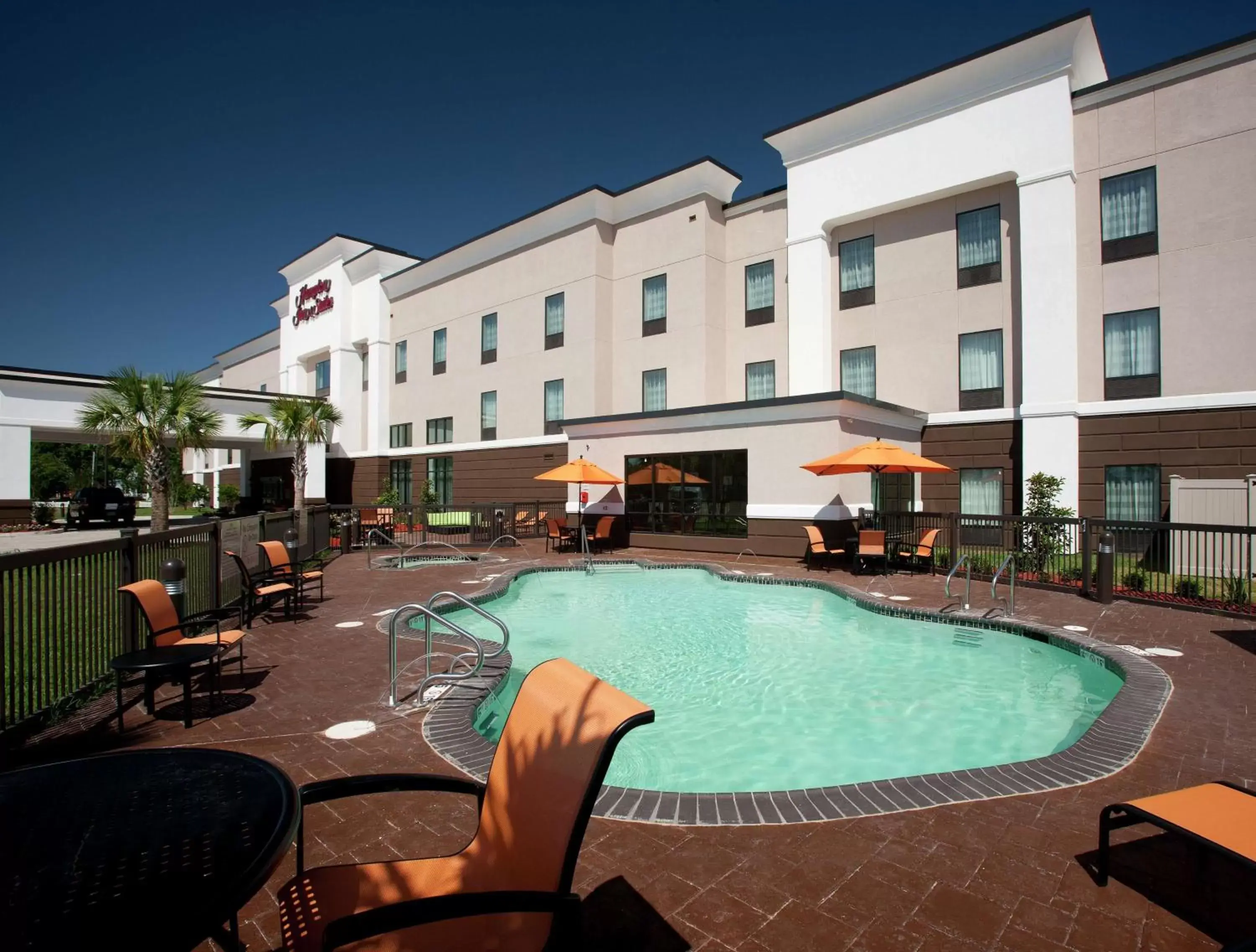 Property Building in Hampton Inn and Suites Marksville