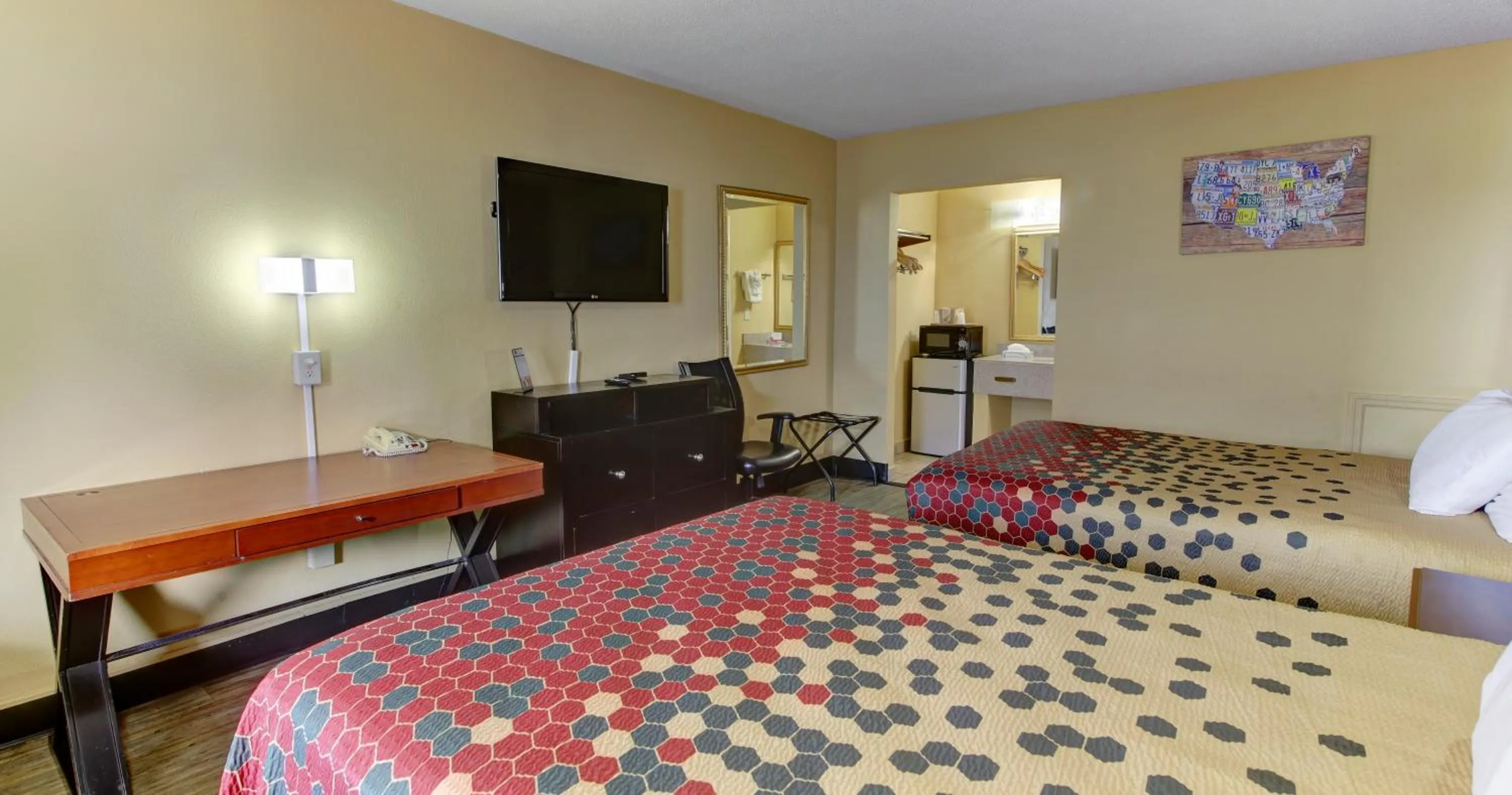 Bed in Econo Lodge Virginia Beach Town Center