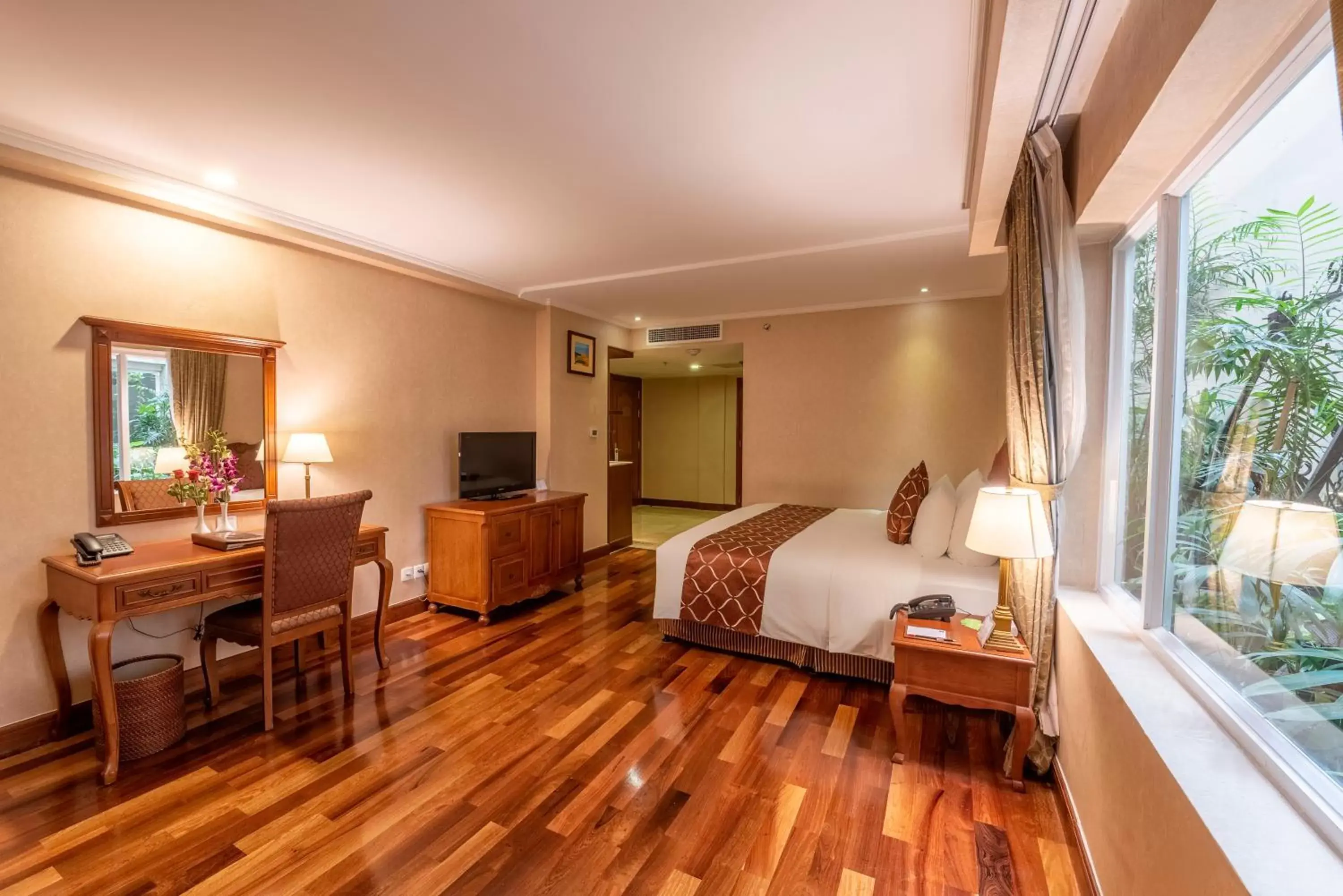 Bedroom in Hotel Grand Saigon