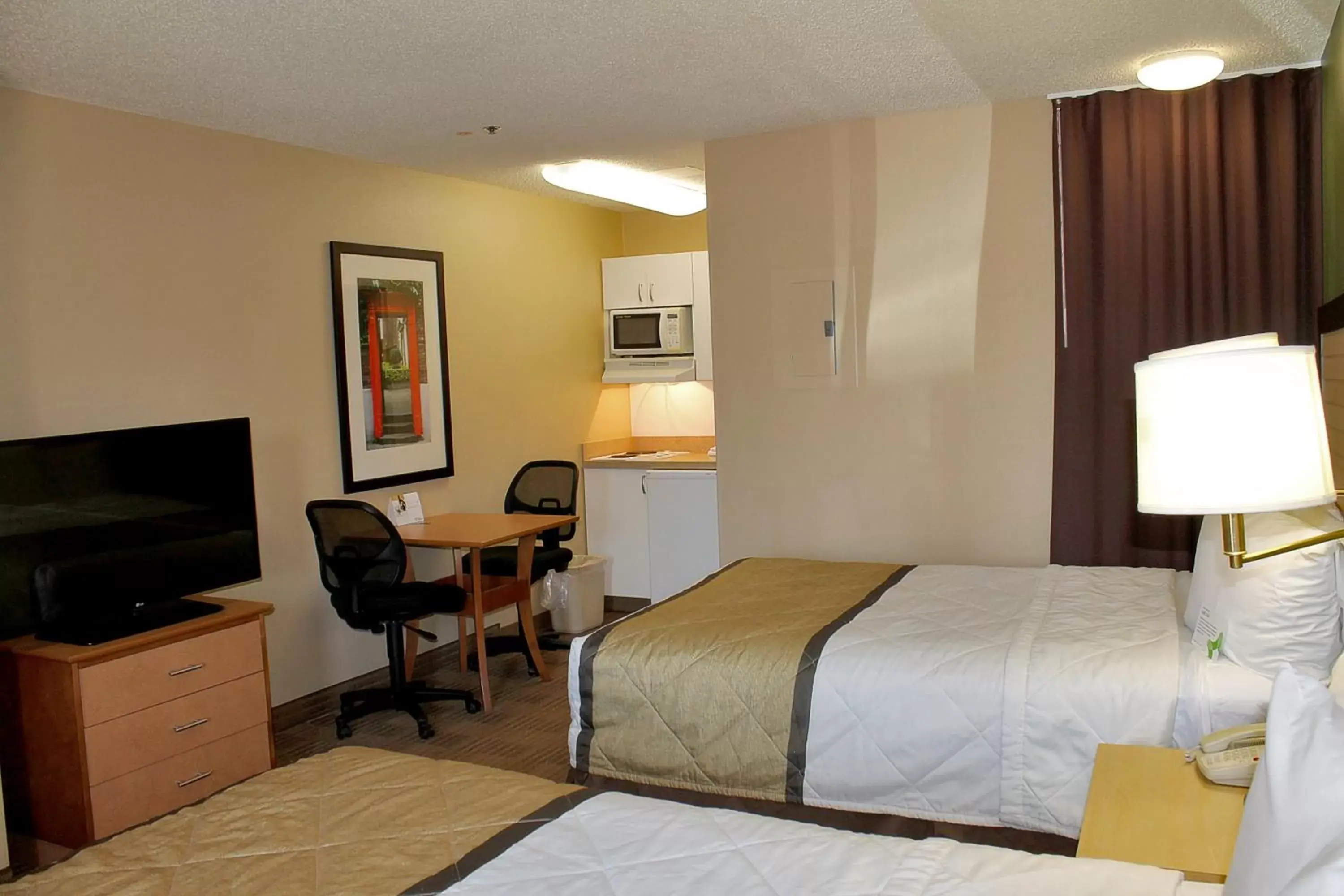 Bed in Extended Stay America Suites - Houston - The Woodlands