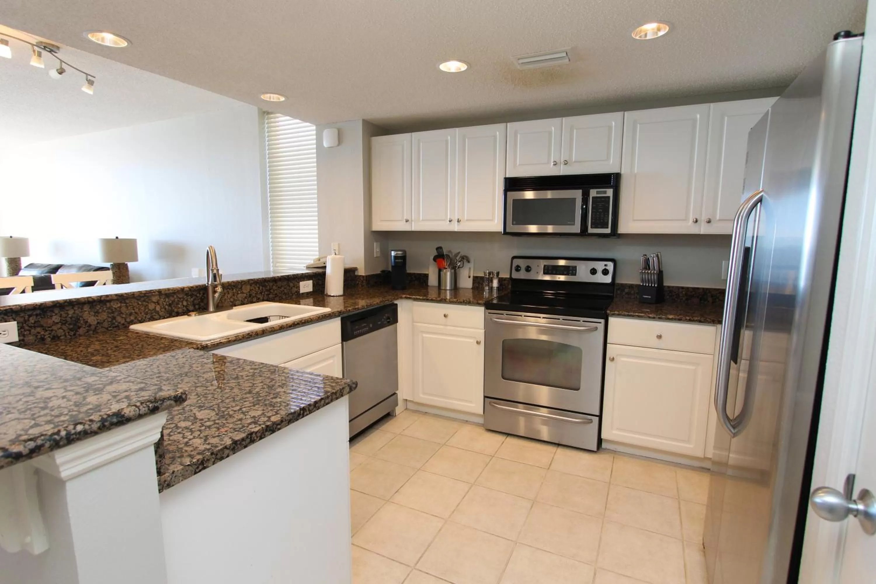 Kitchen or kitchenette, Kitchen/Kitchenette in Majestic Beach Resort, Panama City Beach, Fl