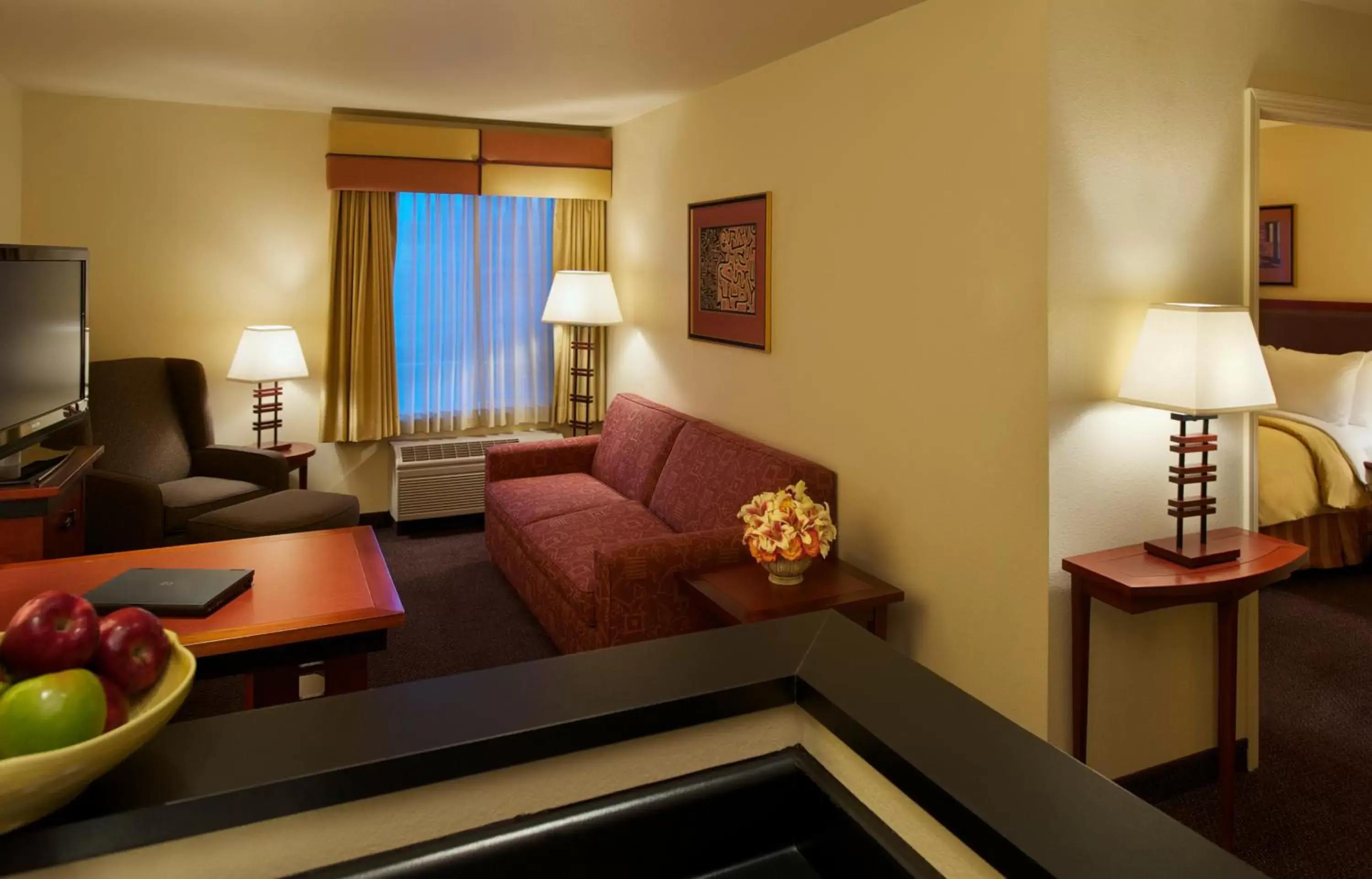 Living room, Seating Area in Larkspur Landing Roseville-An All-Suite Hotel