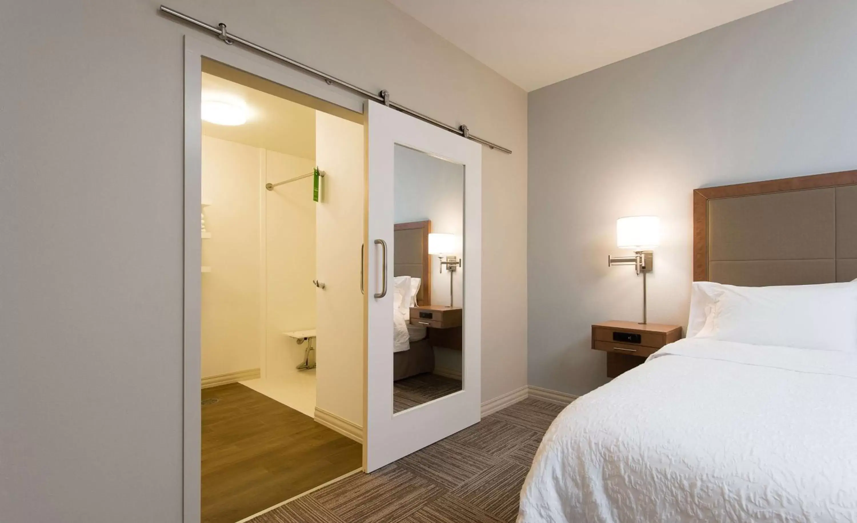 Bathroom, Bed in Hampton Inn & Suites Orangeburg, SC