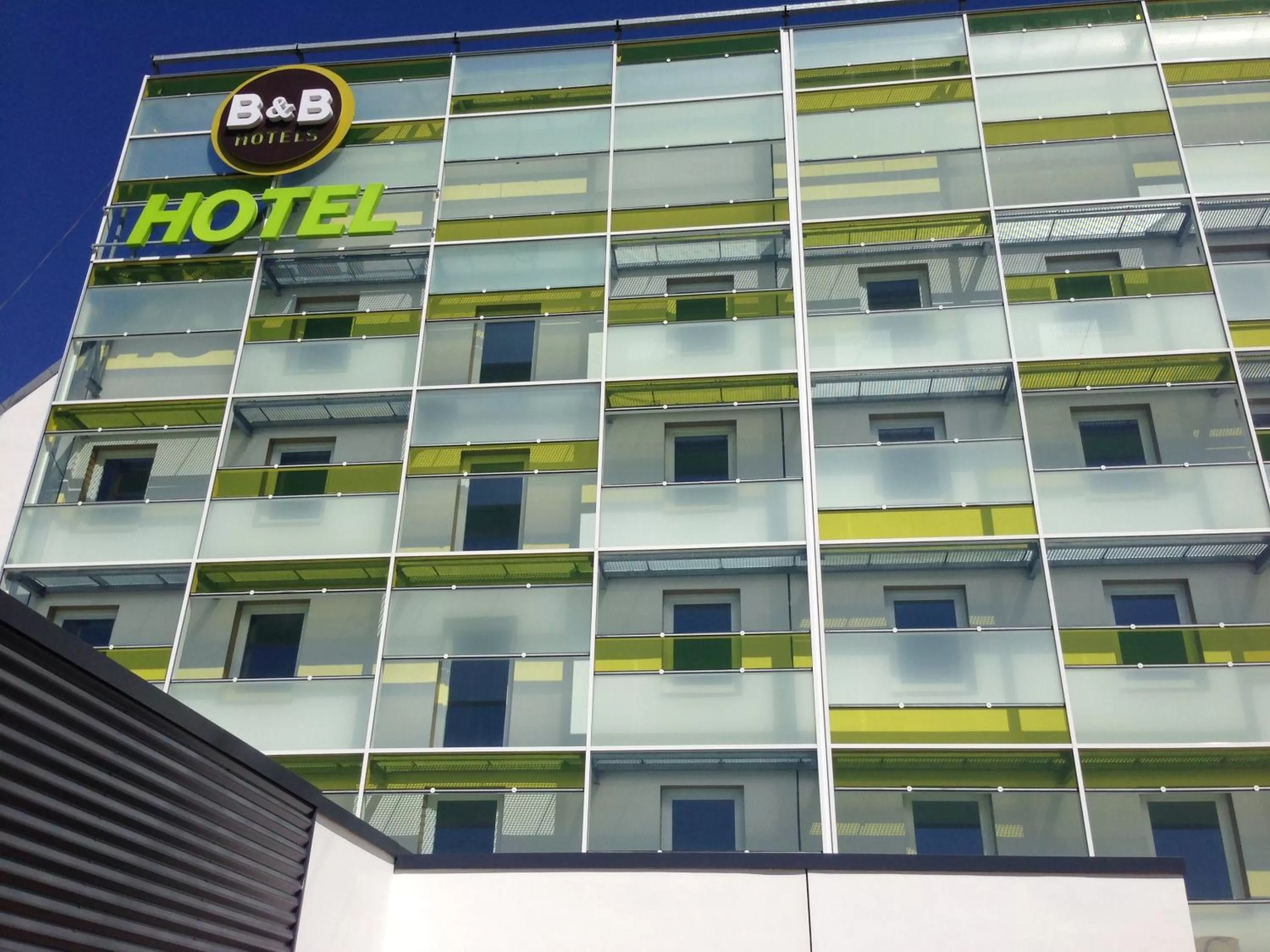 Facade/entrance in B&B HOTEL Lyon Sud États-Unis