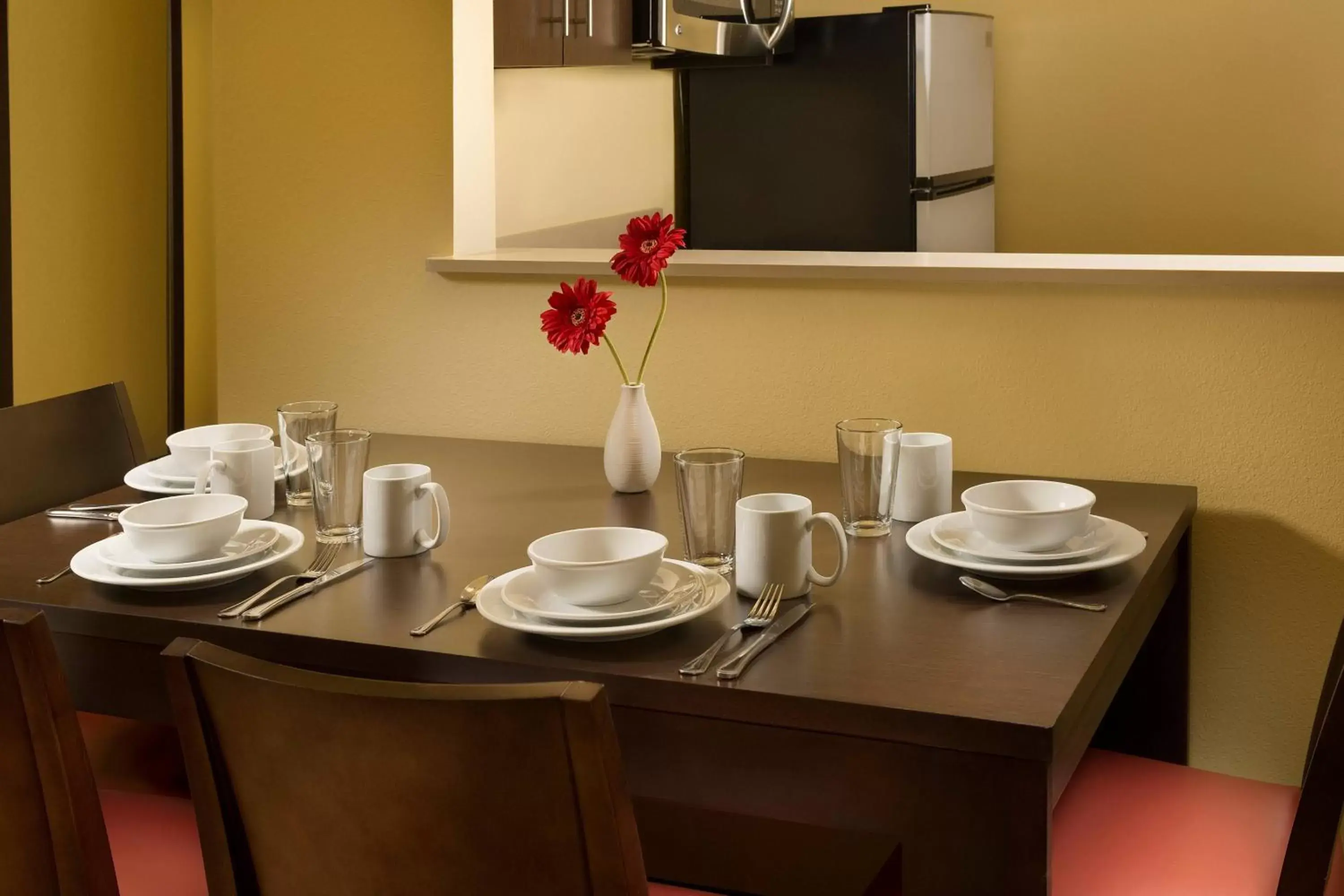 Bedroom, Dining Area in TownePlace Suites by Marriott Dallas DFW Airport North/Grapevine