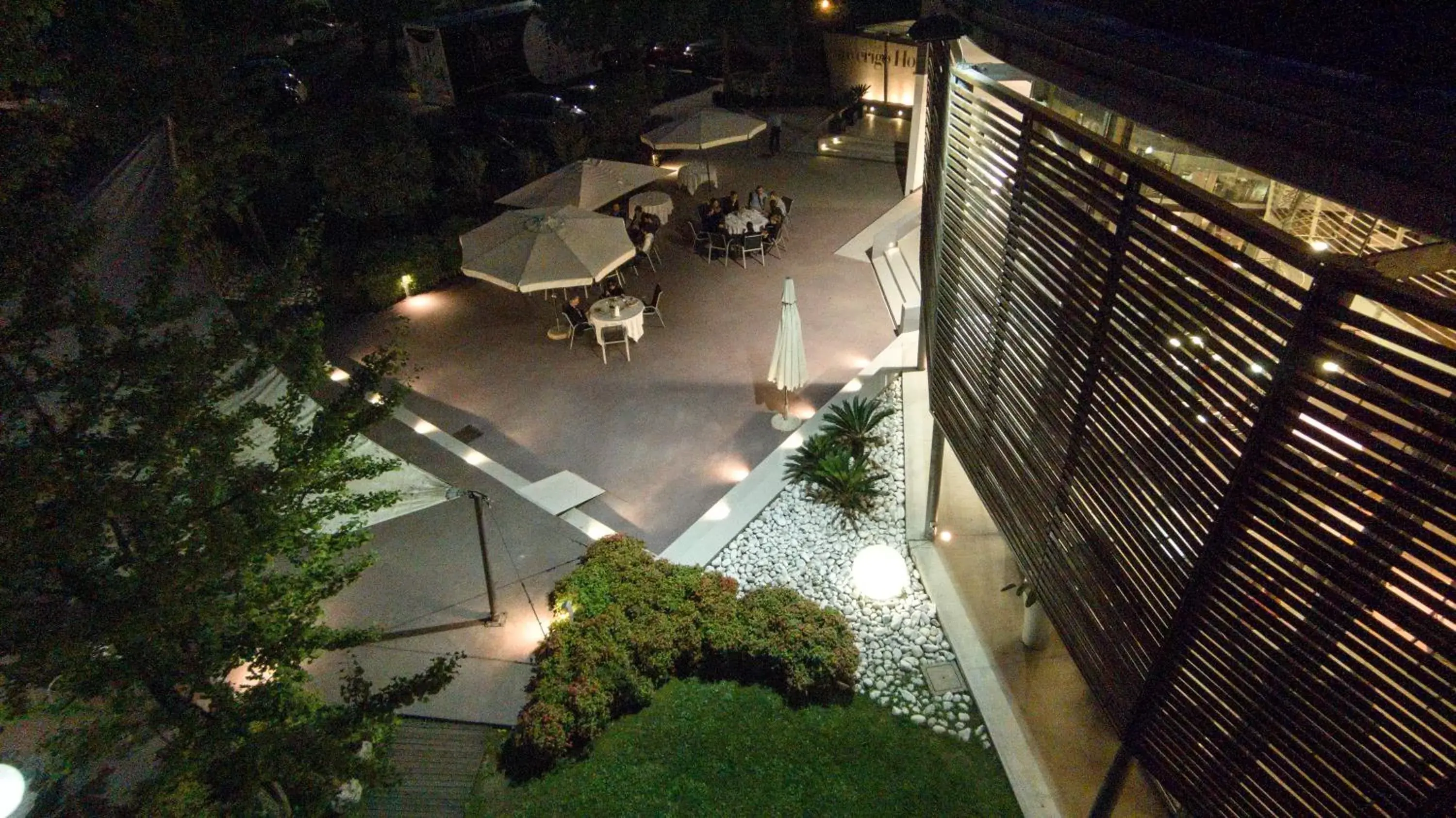 Bird's eye view, Bird's-eye View in Inverigo Hotel