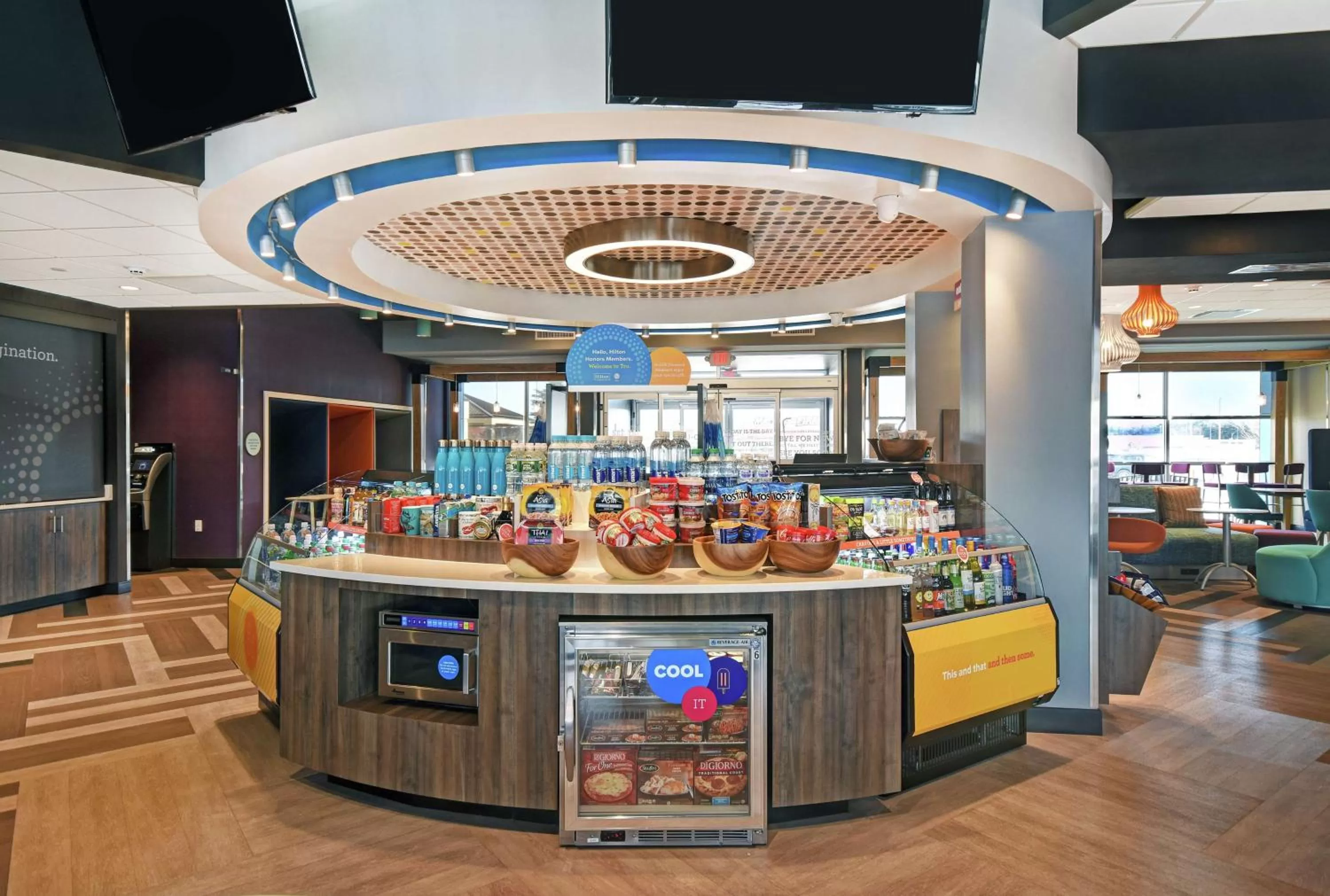 Restaurant/places to eat in Tru By Hilton Portland Airport Area Me