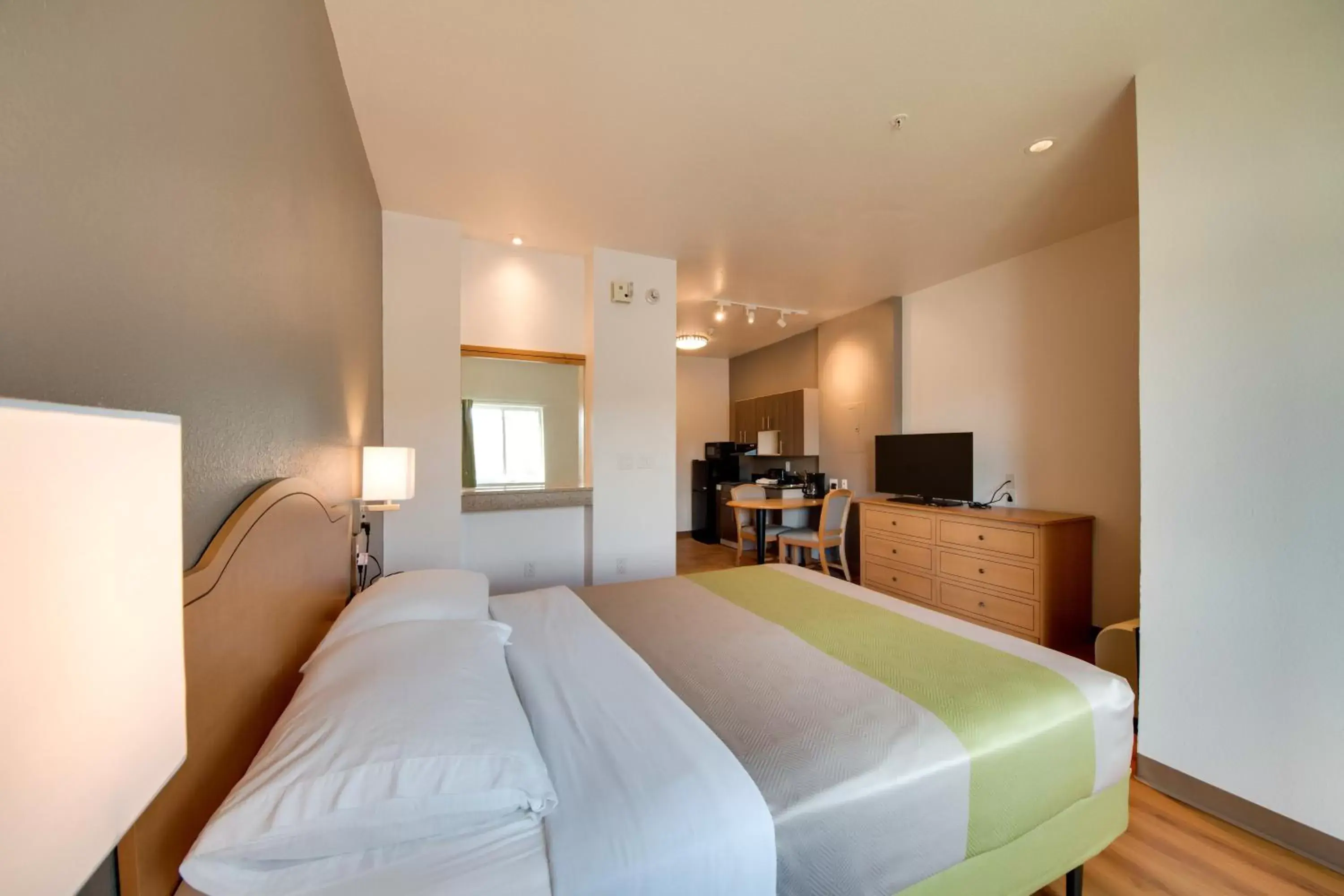 Bedroom, Bed in Motel 6-Brownsville, TX