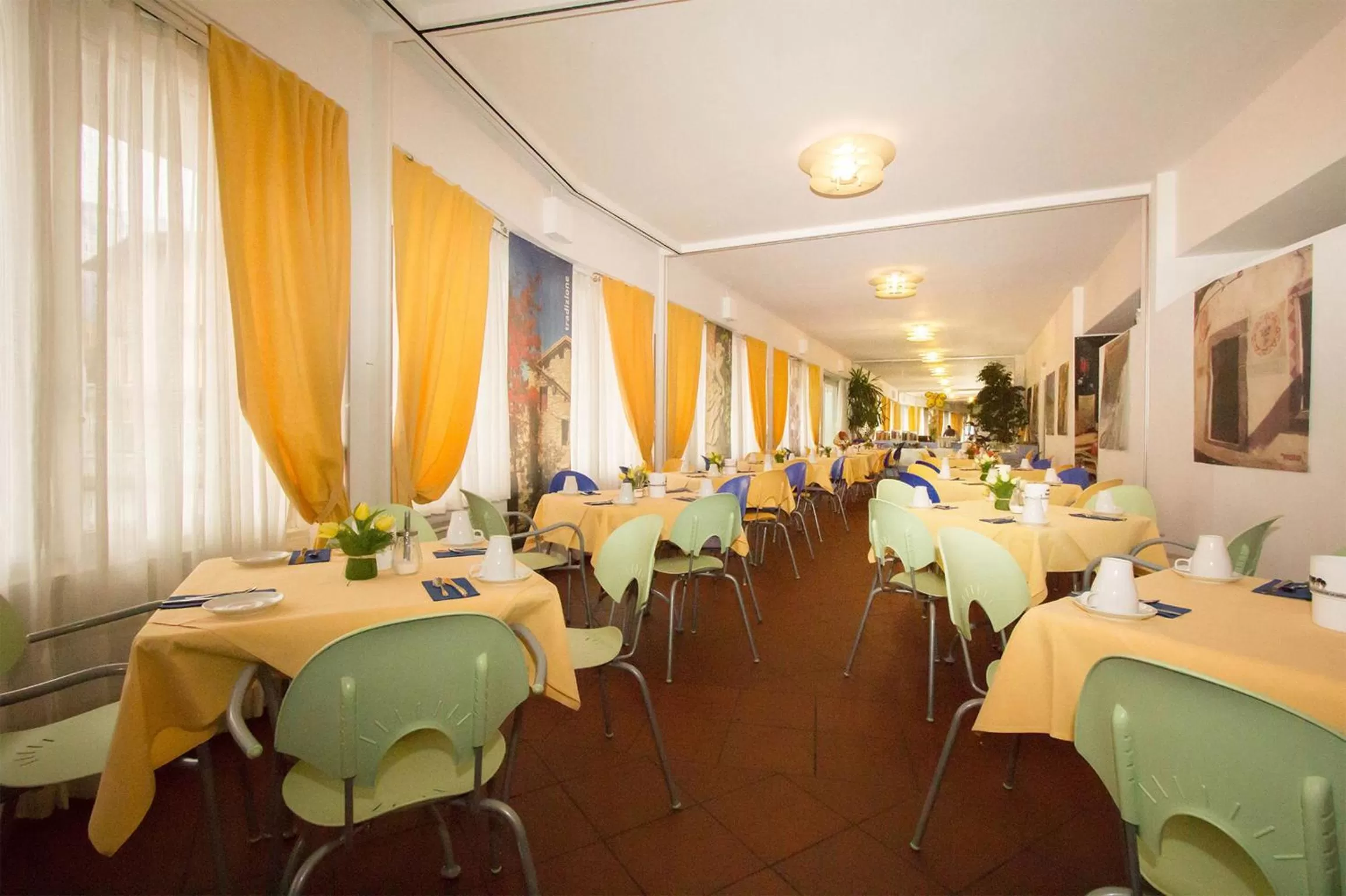 Restaurant/places to eat in Colorado Hotel