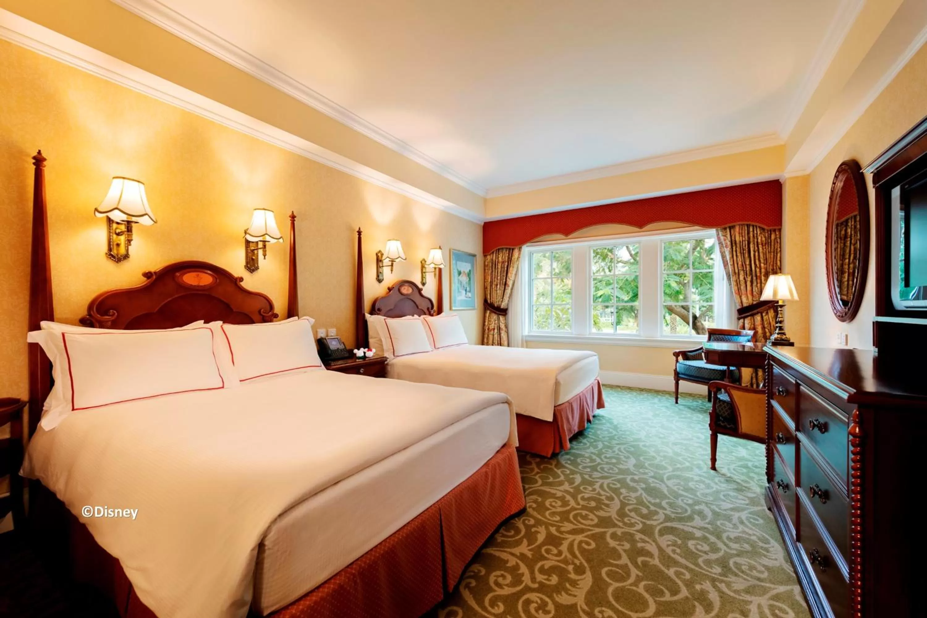 Photo of the whole room, Bed in Hong Kong Disneyland Hotel