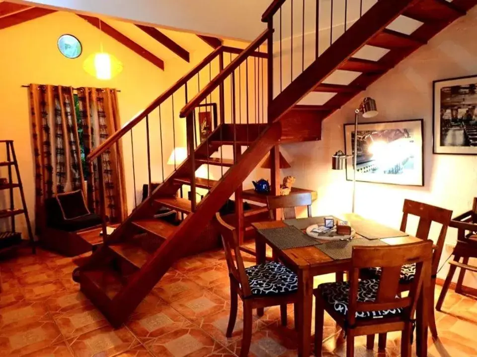 Living room, Dining Area in Orosi Lodge