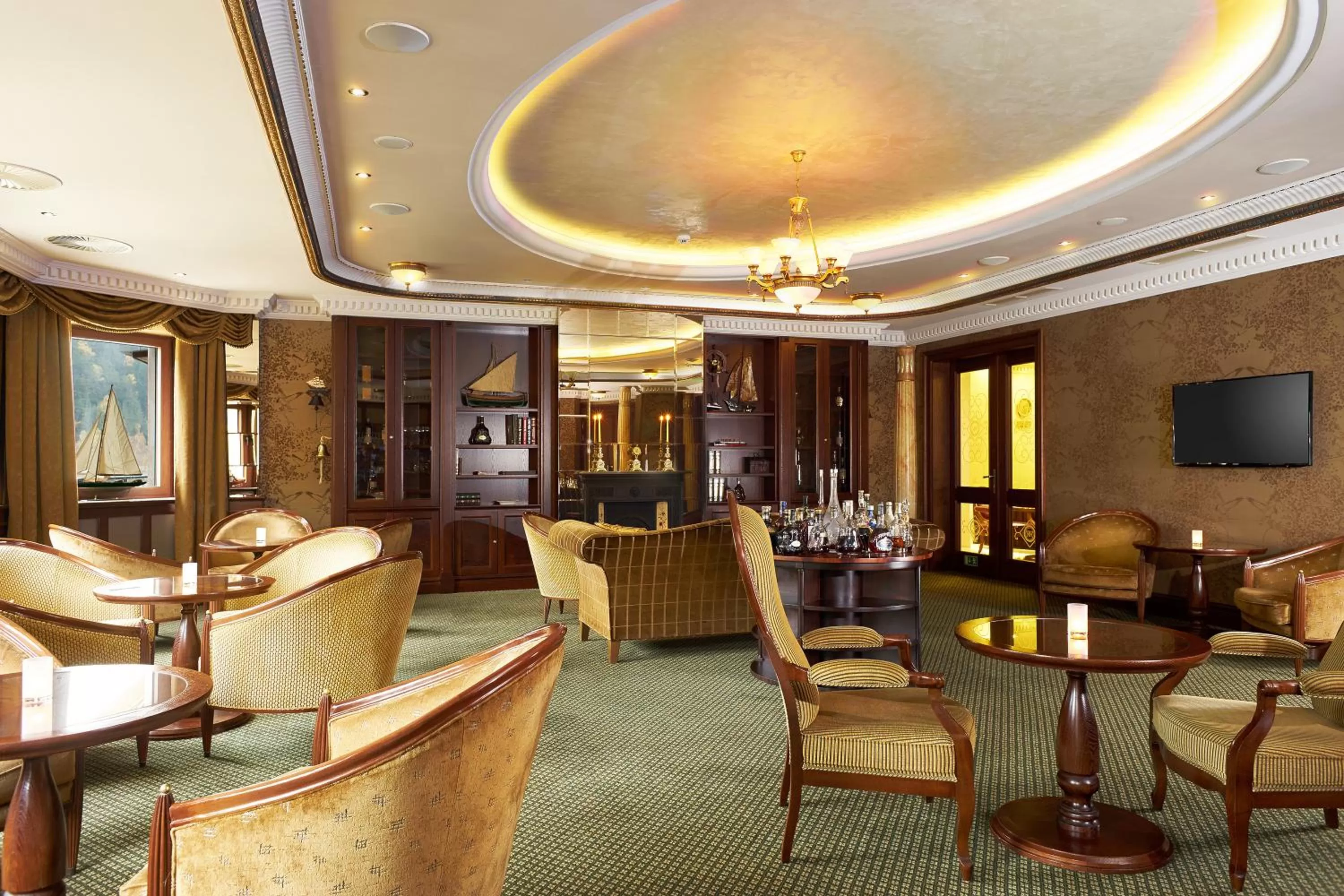 Lounge or bar in Retro Riverside Wellness Resort