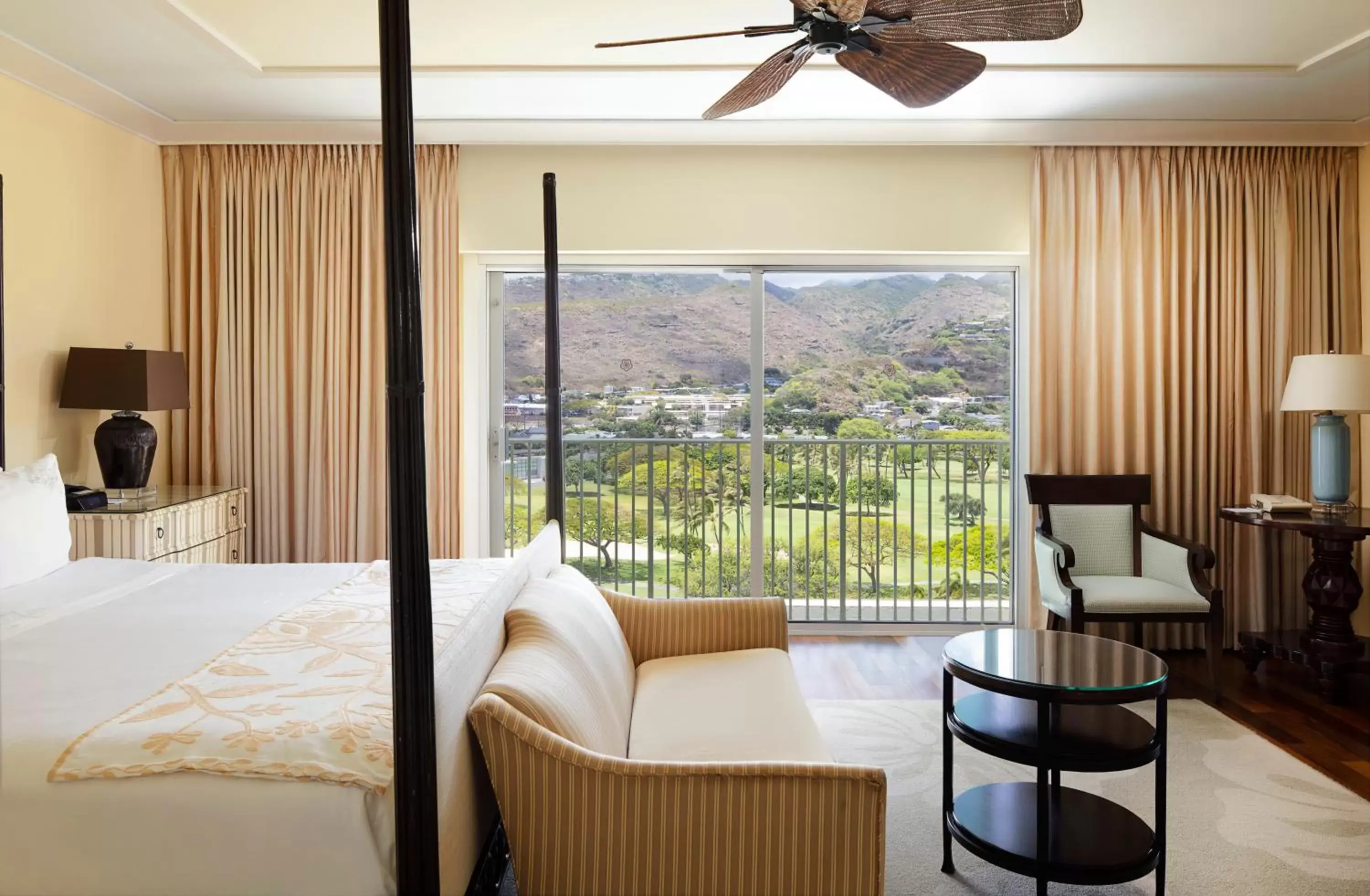 Bedroom, Seating Area in The Kahala Hotel and Resort