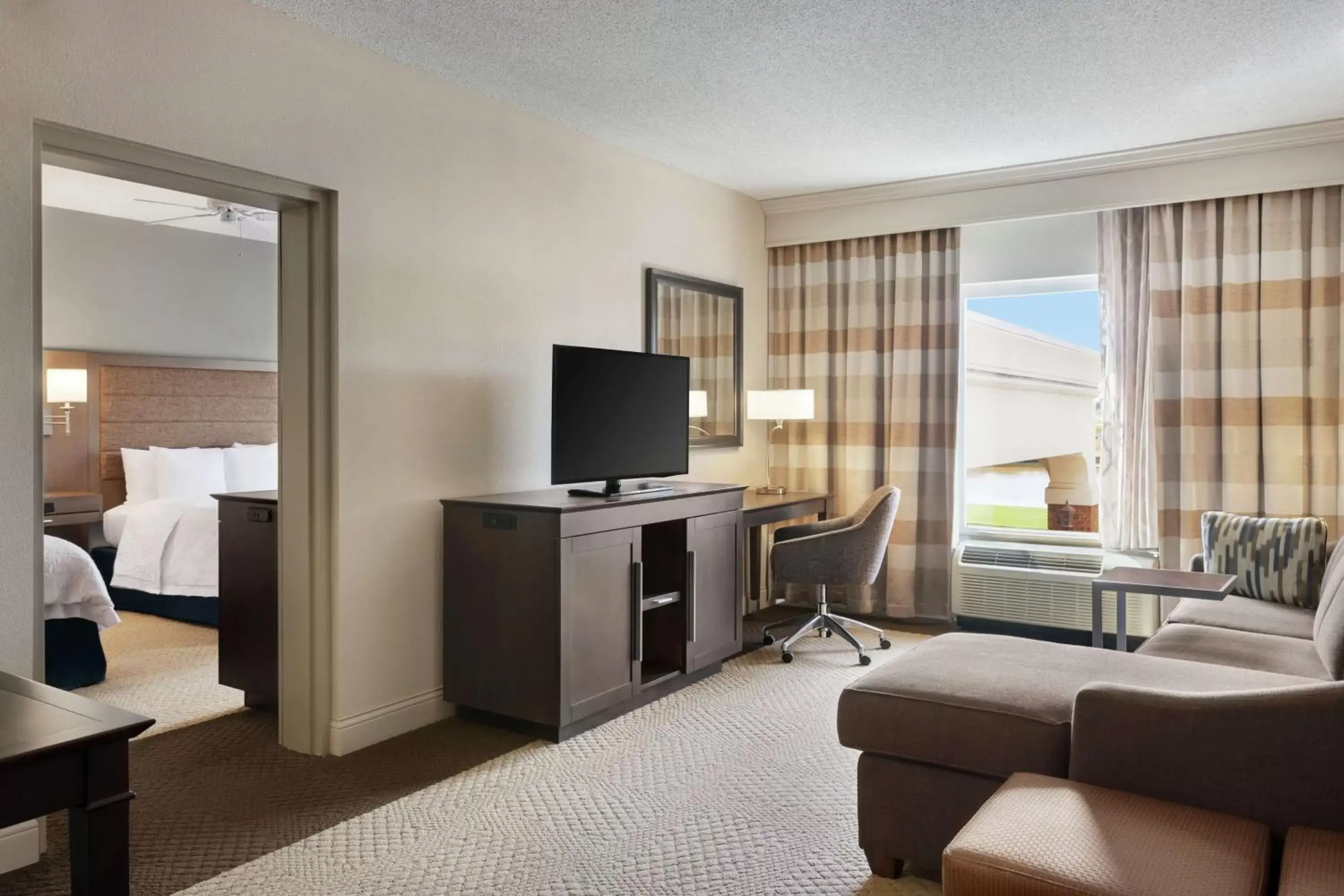 Bedroom, TV/Entertainment Center in Hampton Inn & Suites Montgomery-EastChase