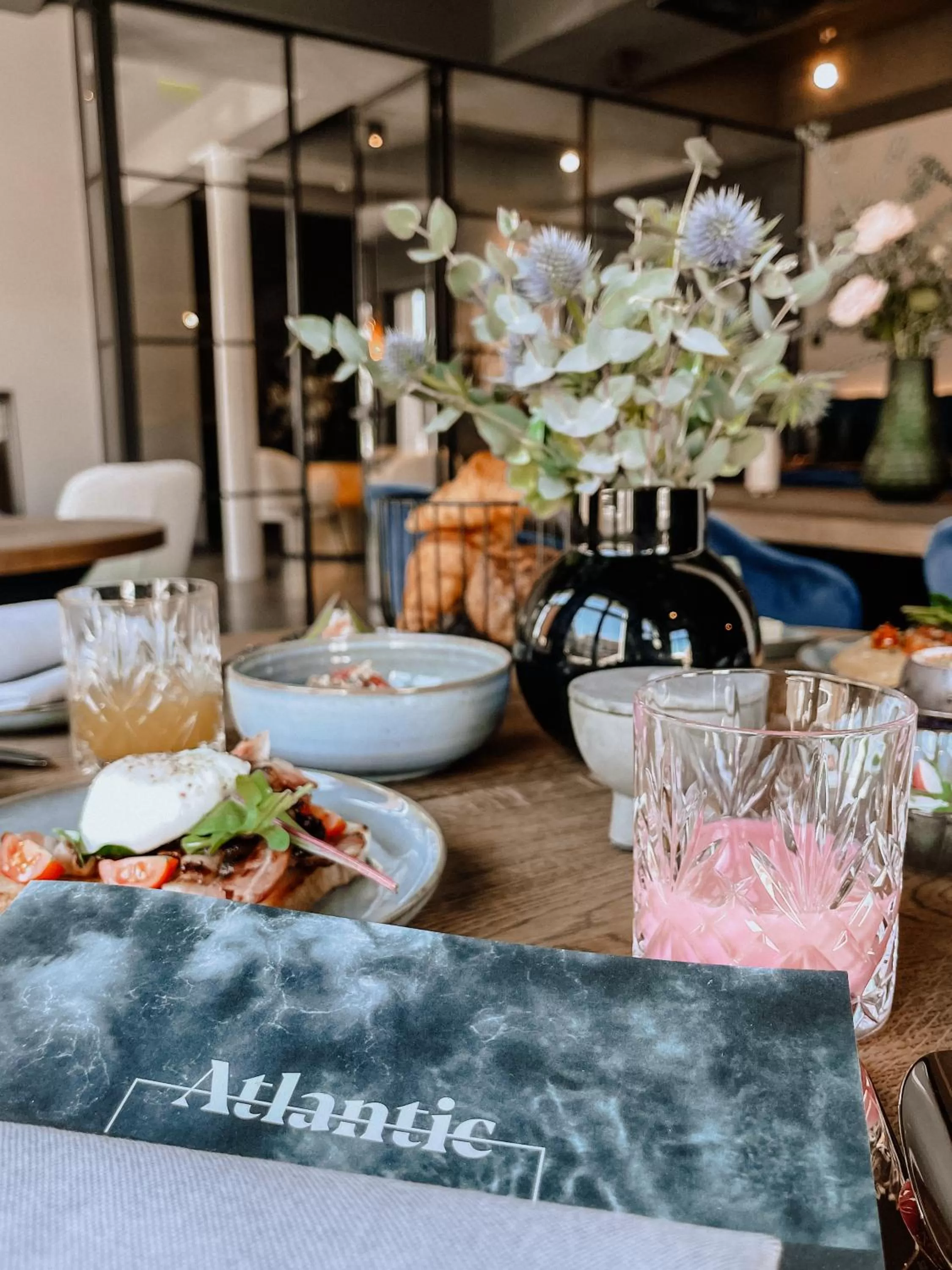 Breakfast in Hotel Atlantic