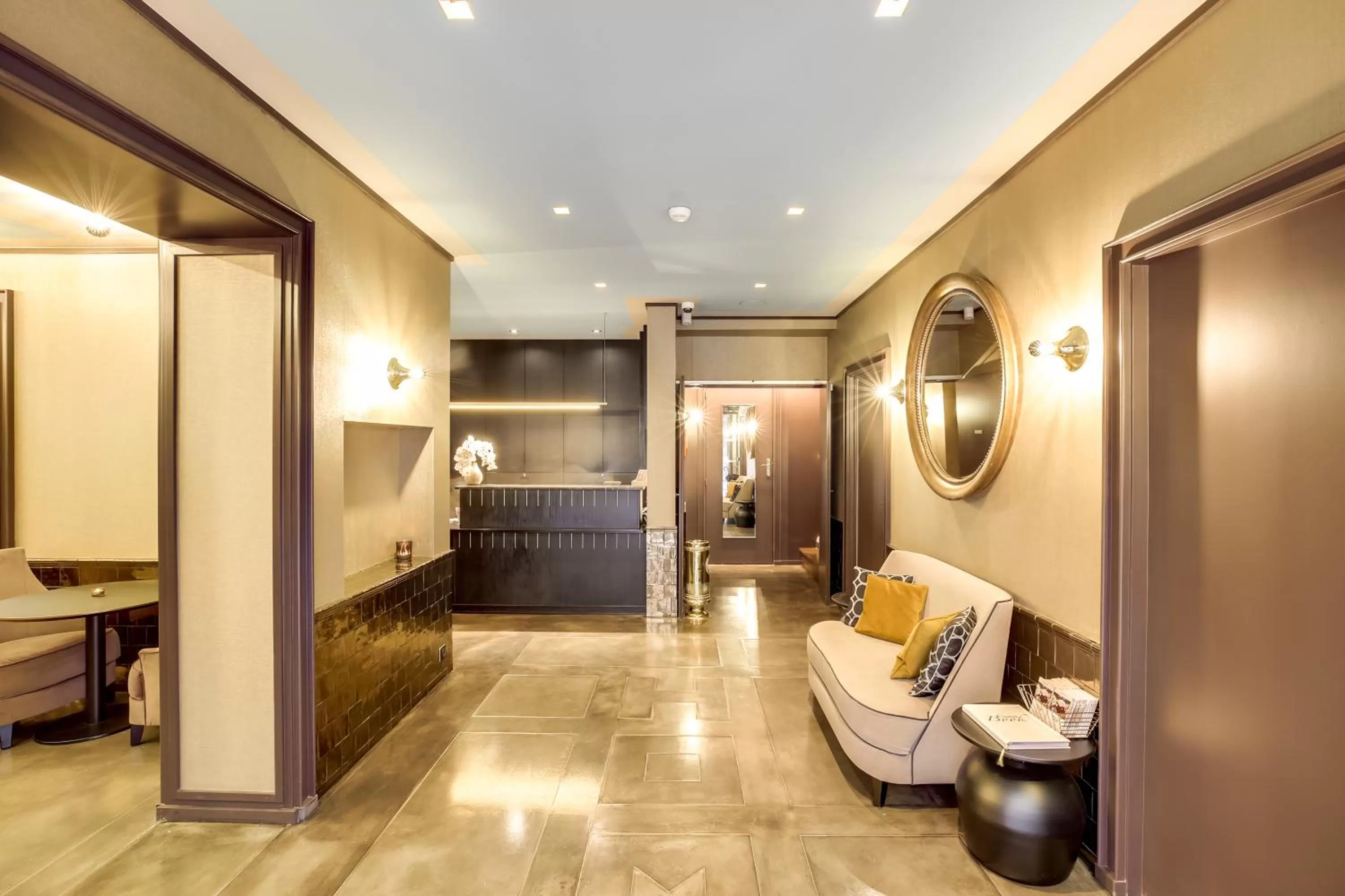 Bed in Hotel Opera Maintenon