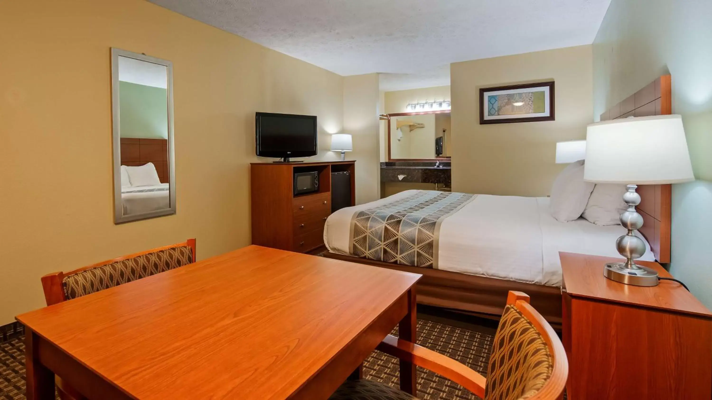 Photo of the whole room in Best Western Acworth Inn