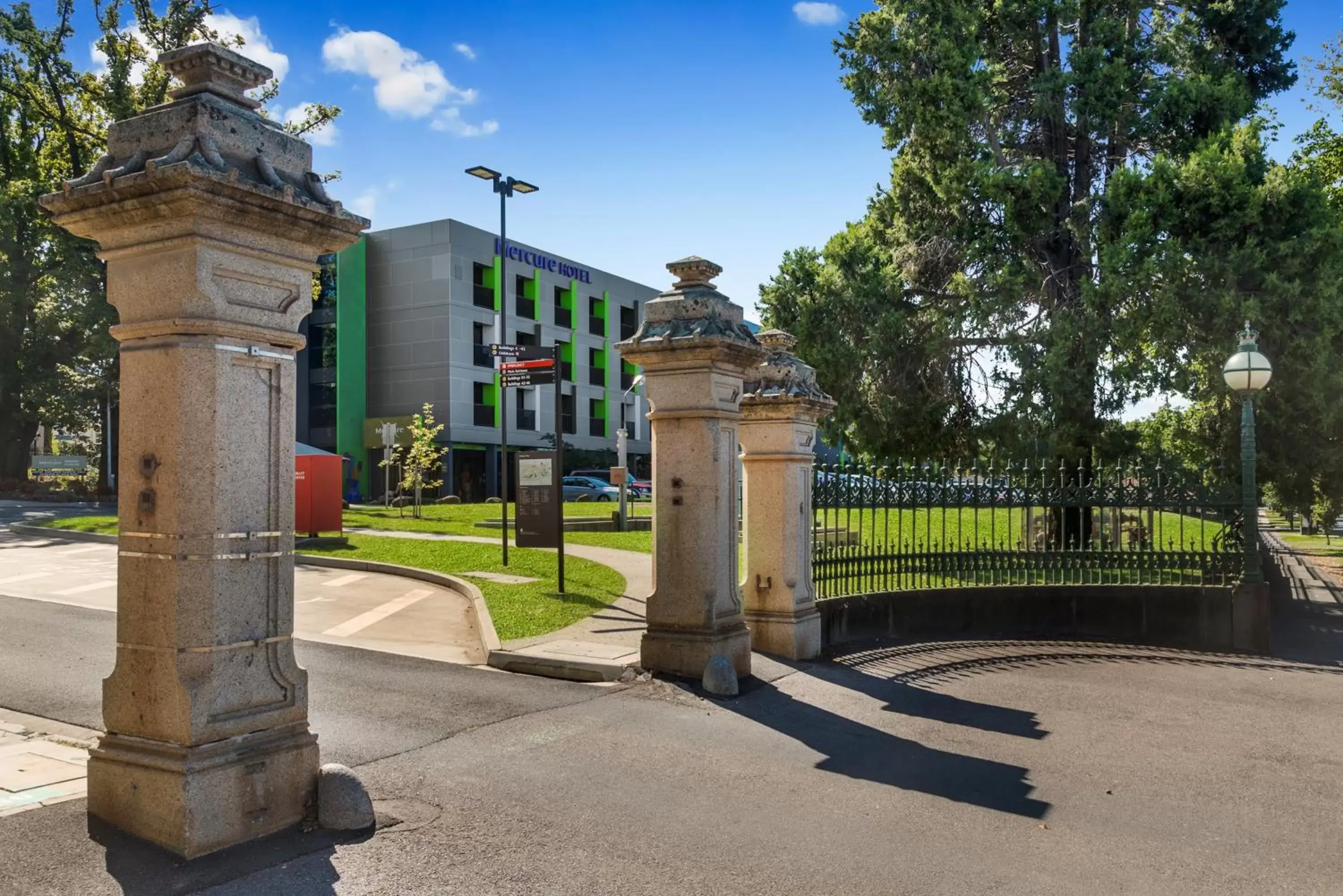 Facade/entrance, Property Building in Mercure Bendigo Schaller