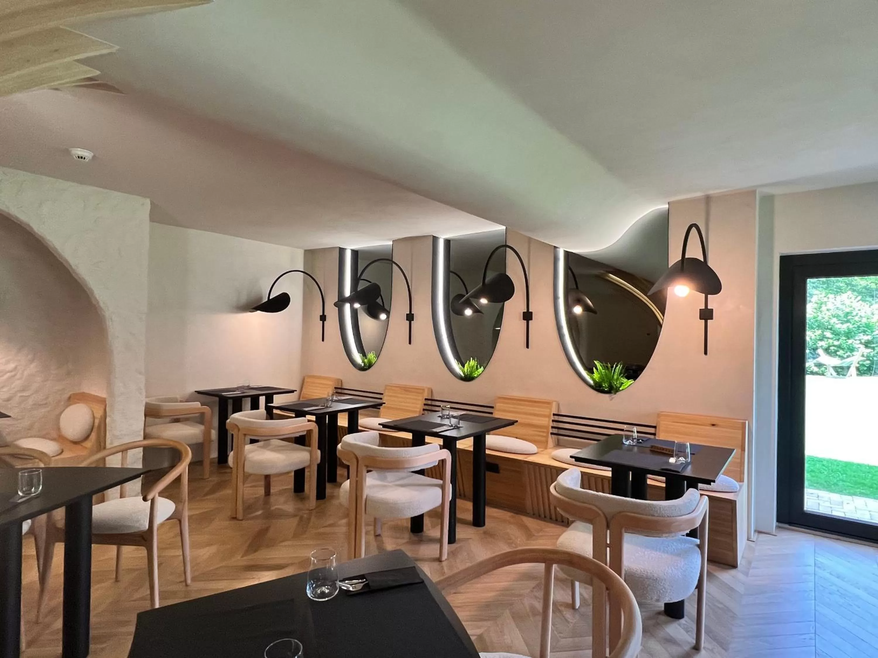 Restaurant/Places to Eat in Garden Retreat Junior
