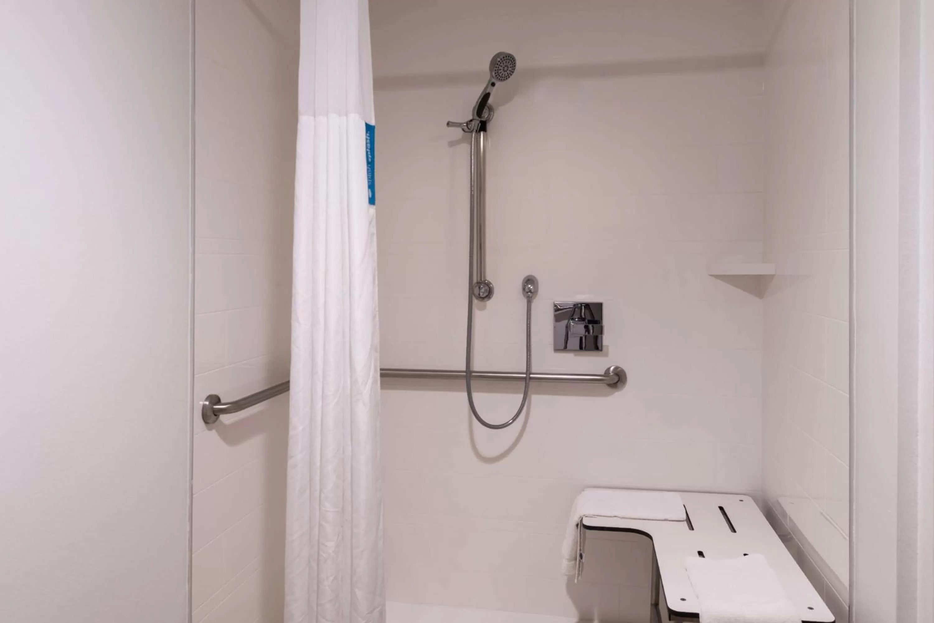 Bathroom in Hampton Inn Channel Islands Harbor