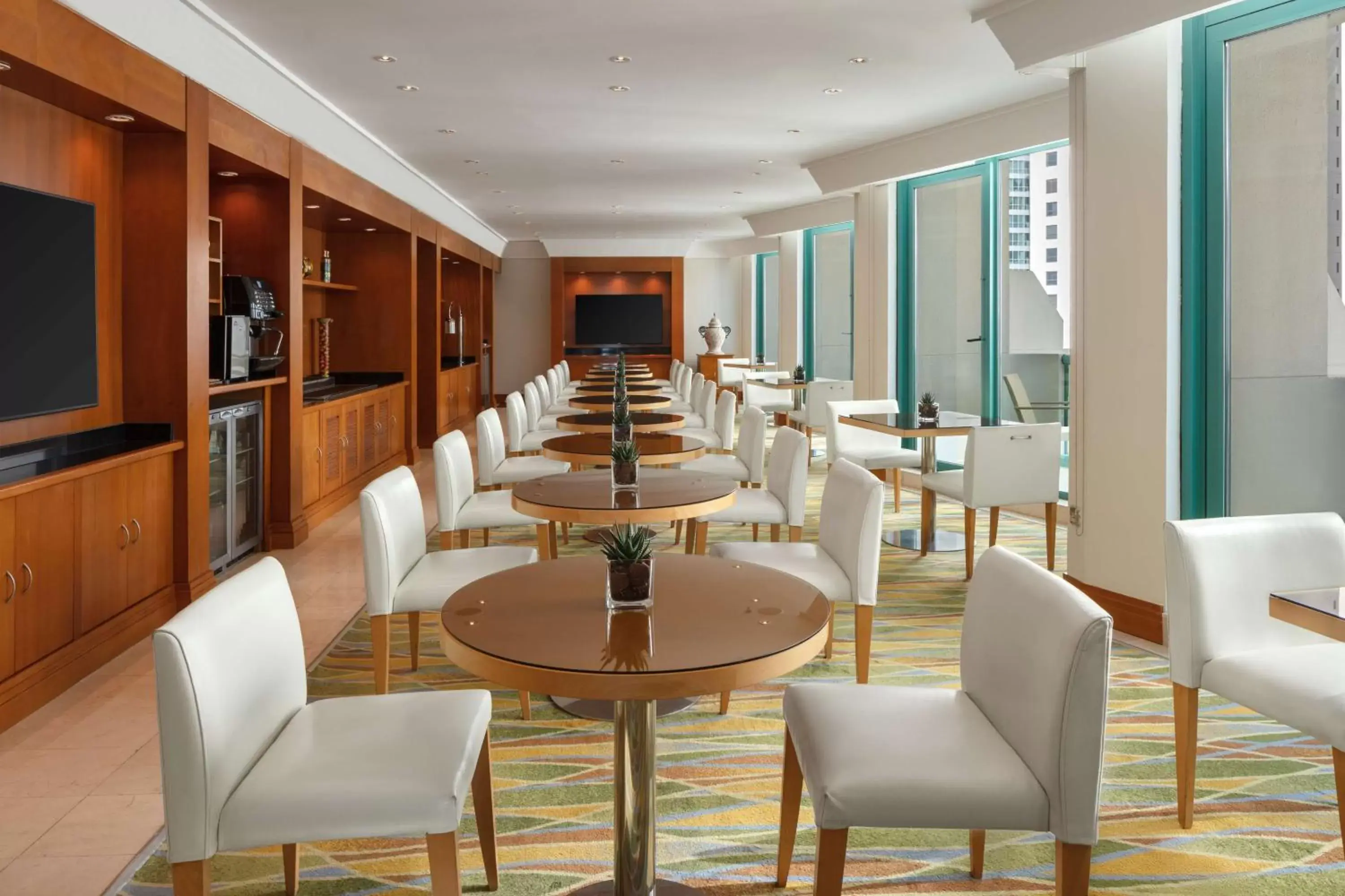 Living room, Lounge/Bar in Hilton Dubai Jumeirah