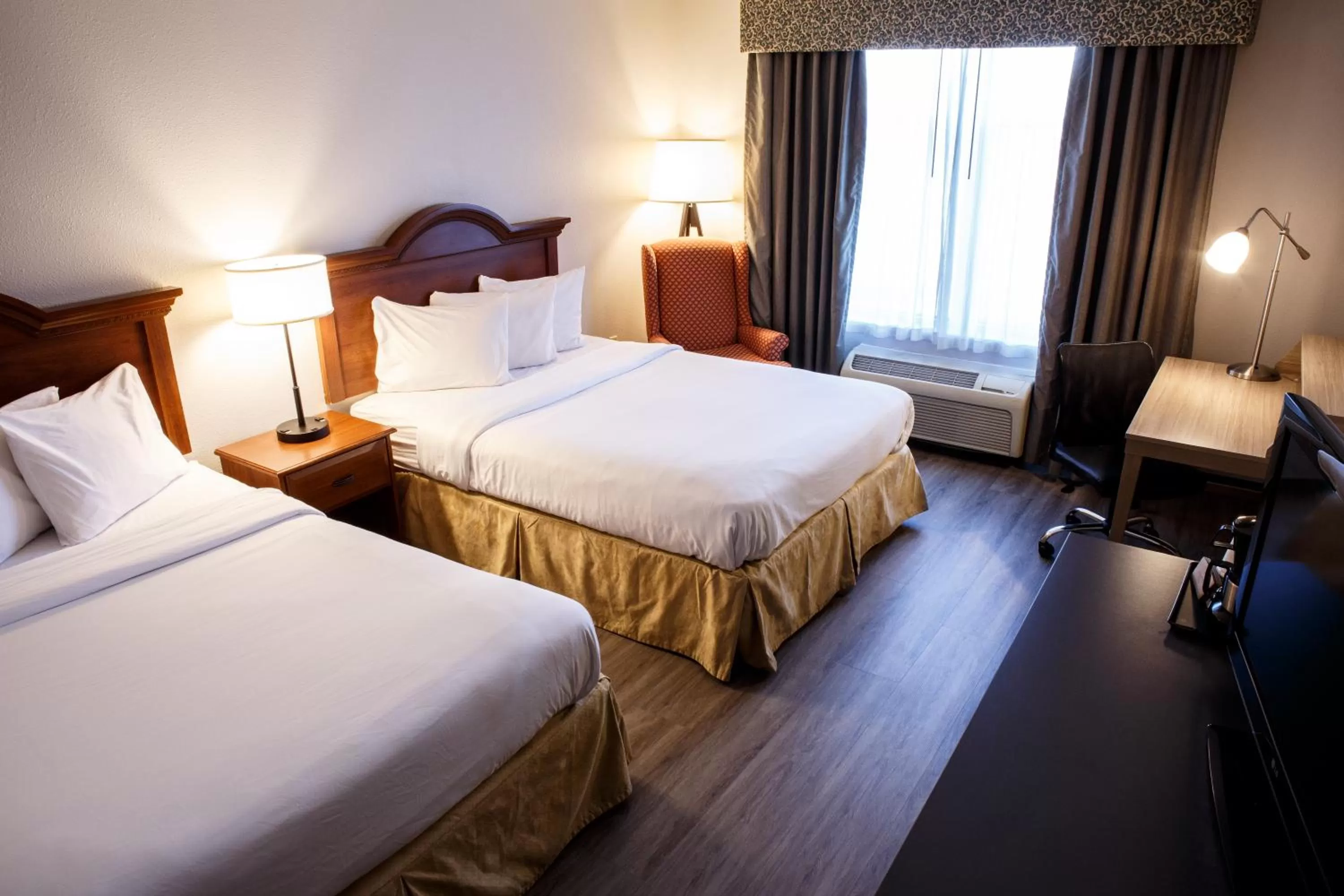 Bed in Country Inn & Suites by Radisson, Harrisburg West Mechanicsburg