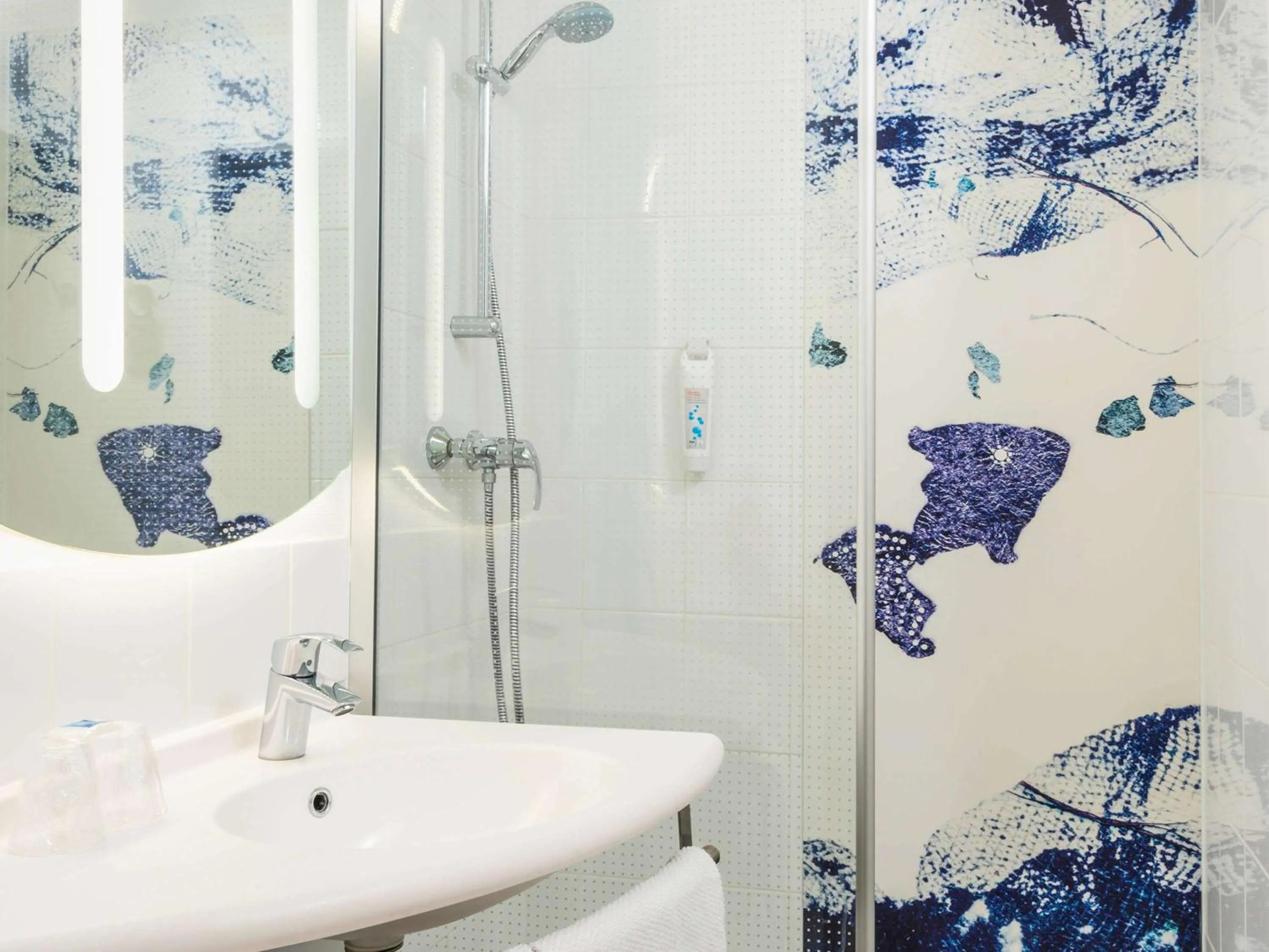 Photo of the whole room in ibis budget Paris Porte de Bercy