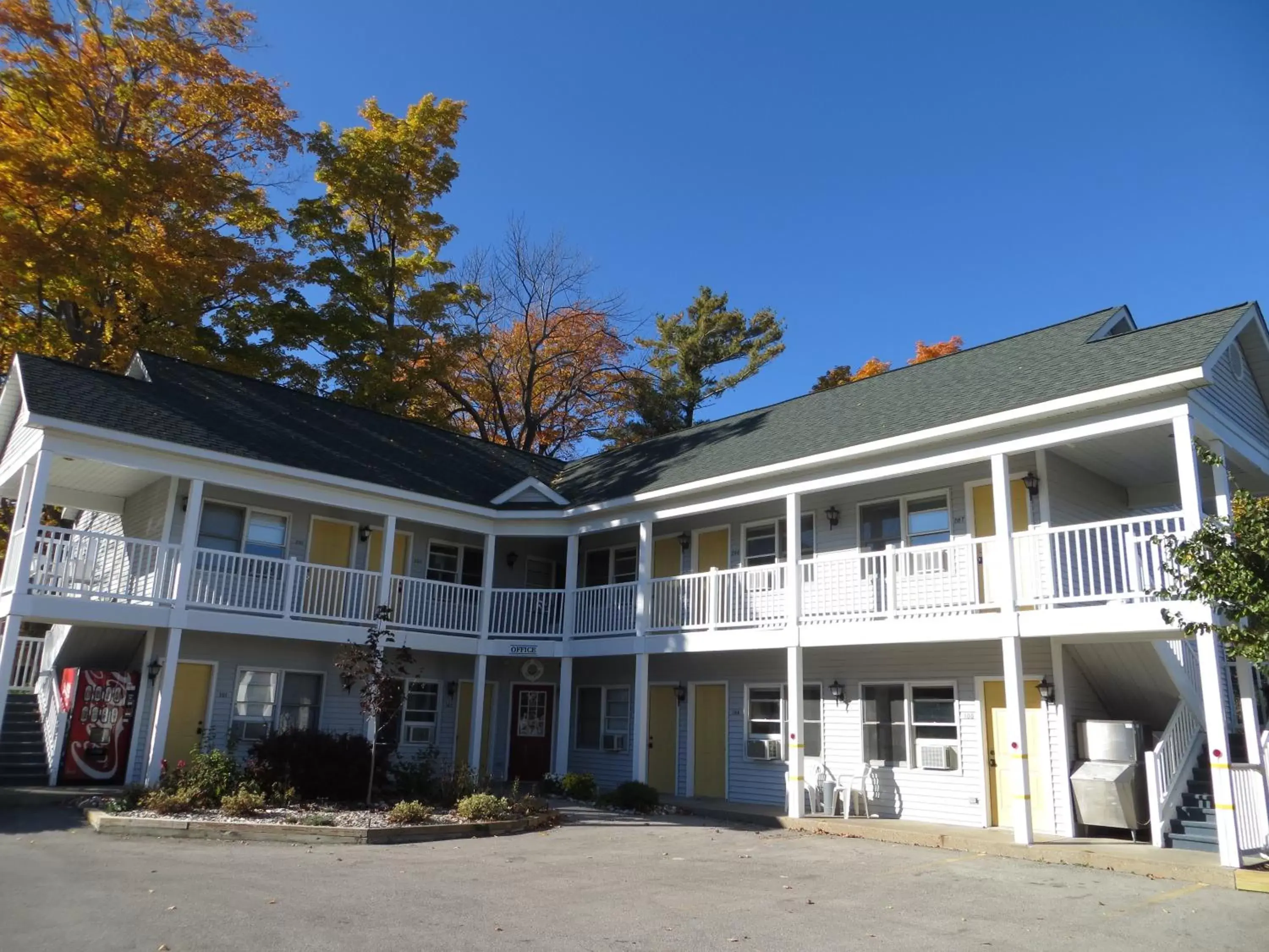 Property Building in Empire Lakeshore Inn