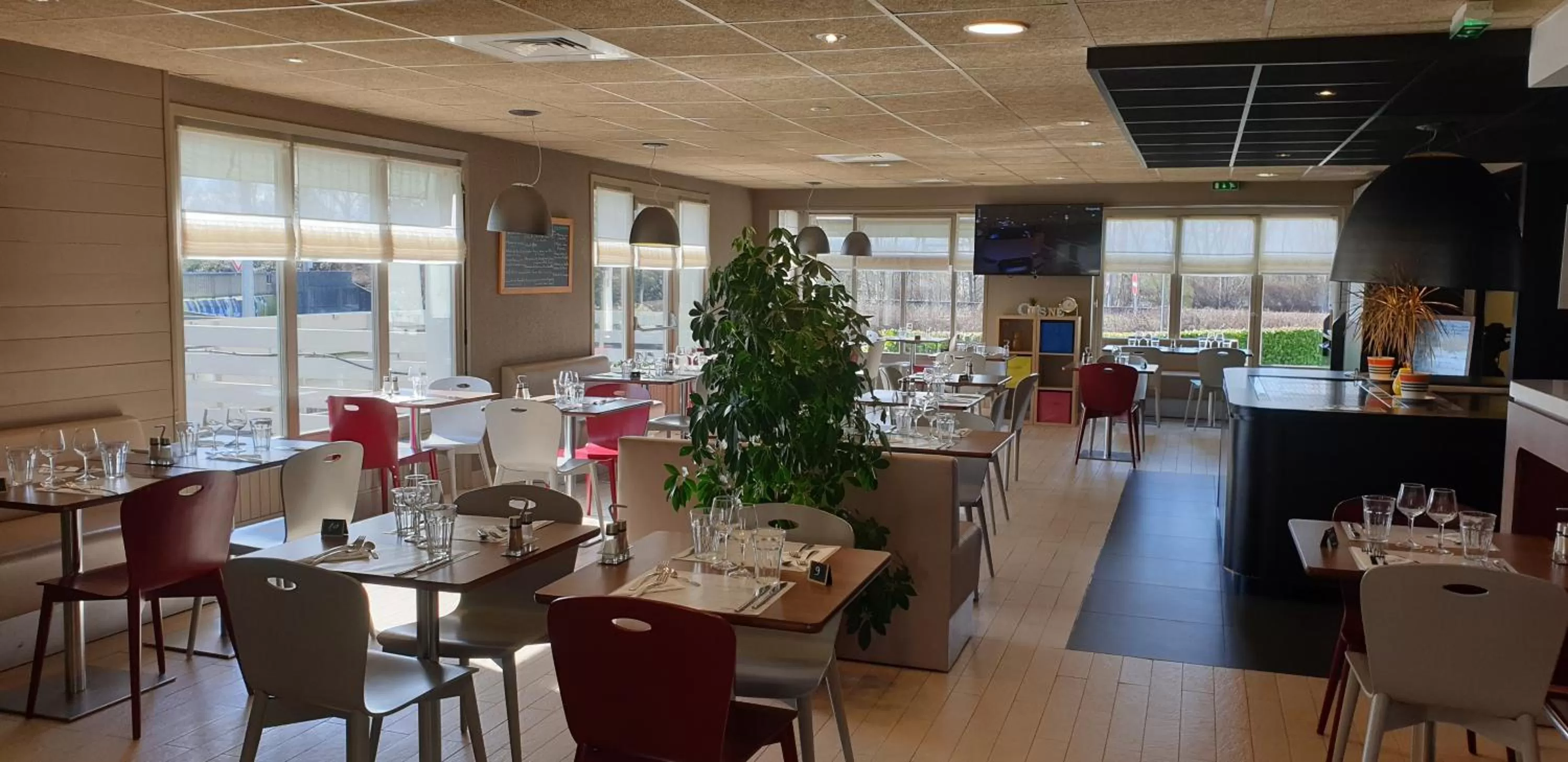 Restaurant/places to eat in Hotel Campanile Besançon Nord Ecole Valentin