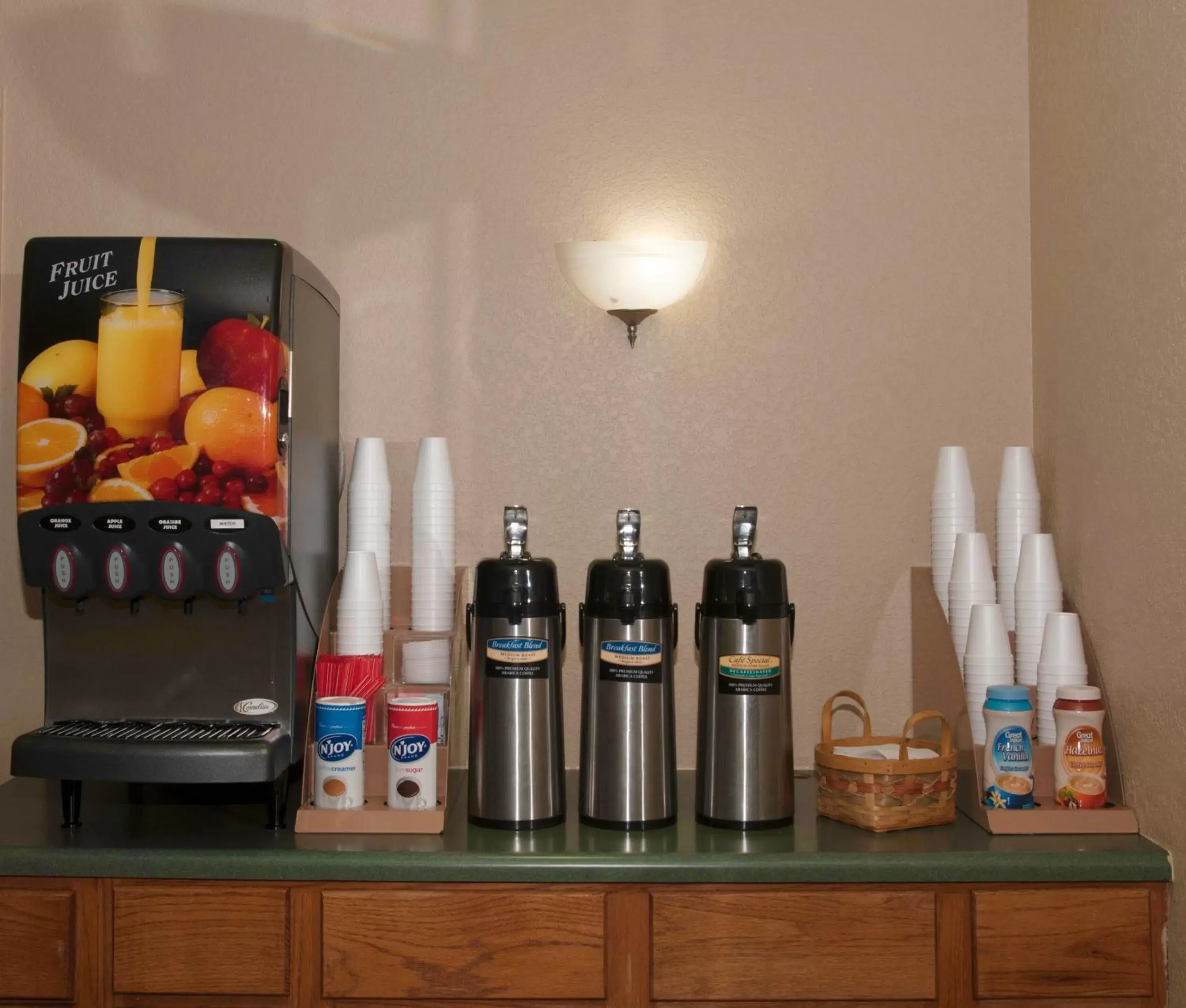 Coffee/tea facilities in Red Roof Inn & Suites Pensacola East - Milton