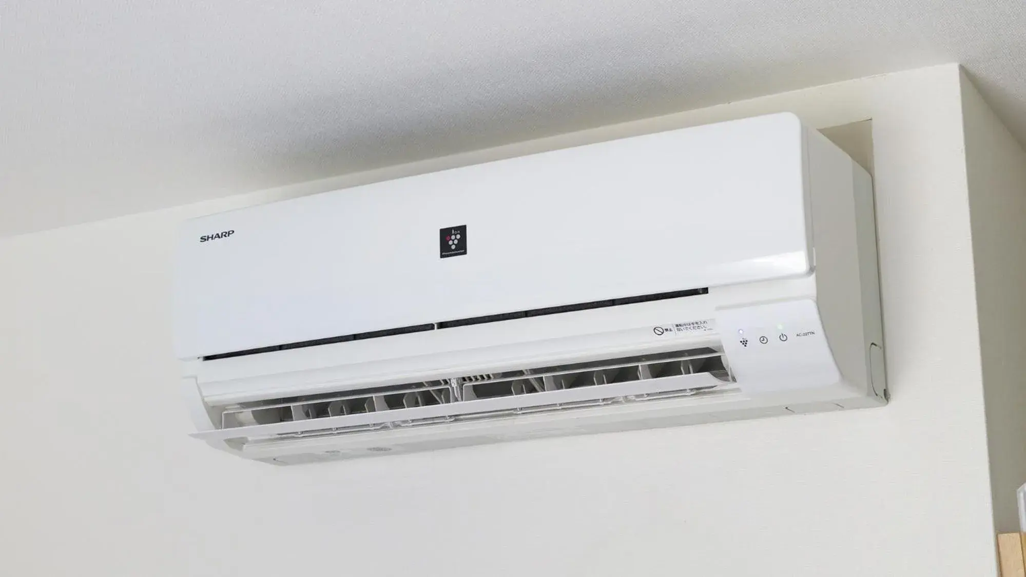 air conditioner in Toyoko Inn Musashi-Nakahara Ekimae