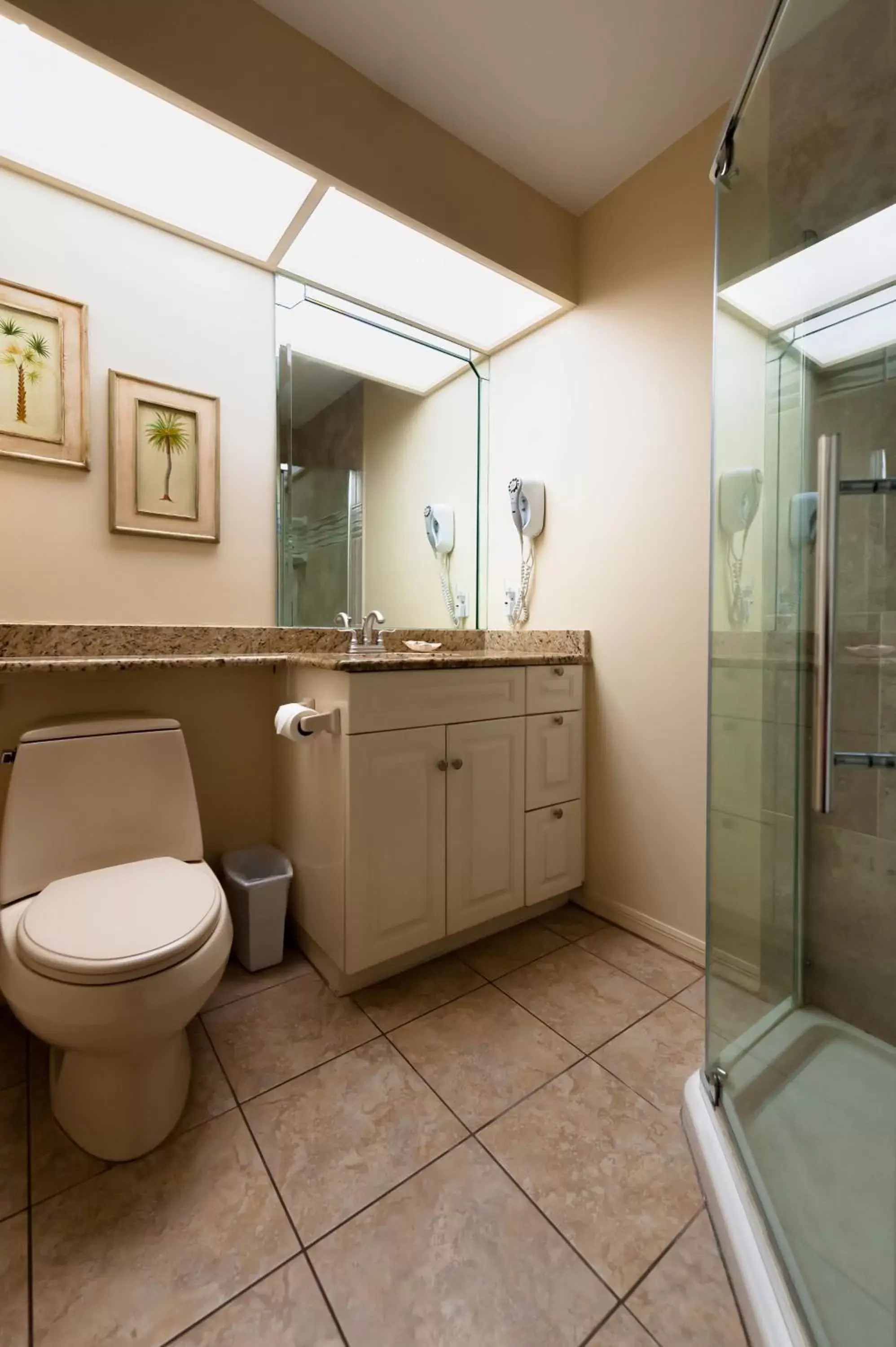 Bathroom in Cedar Cove Resort & Cottages
