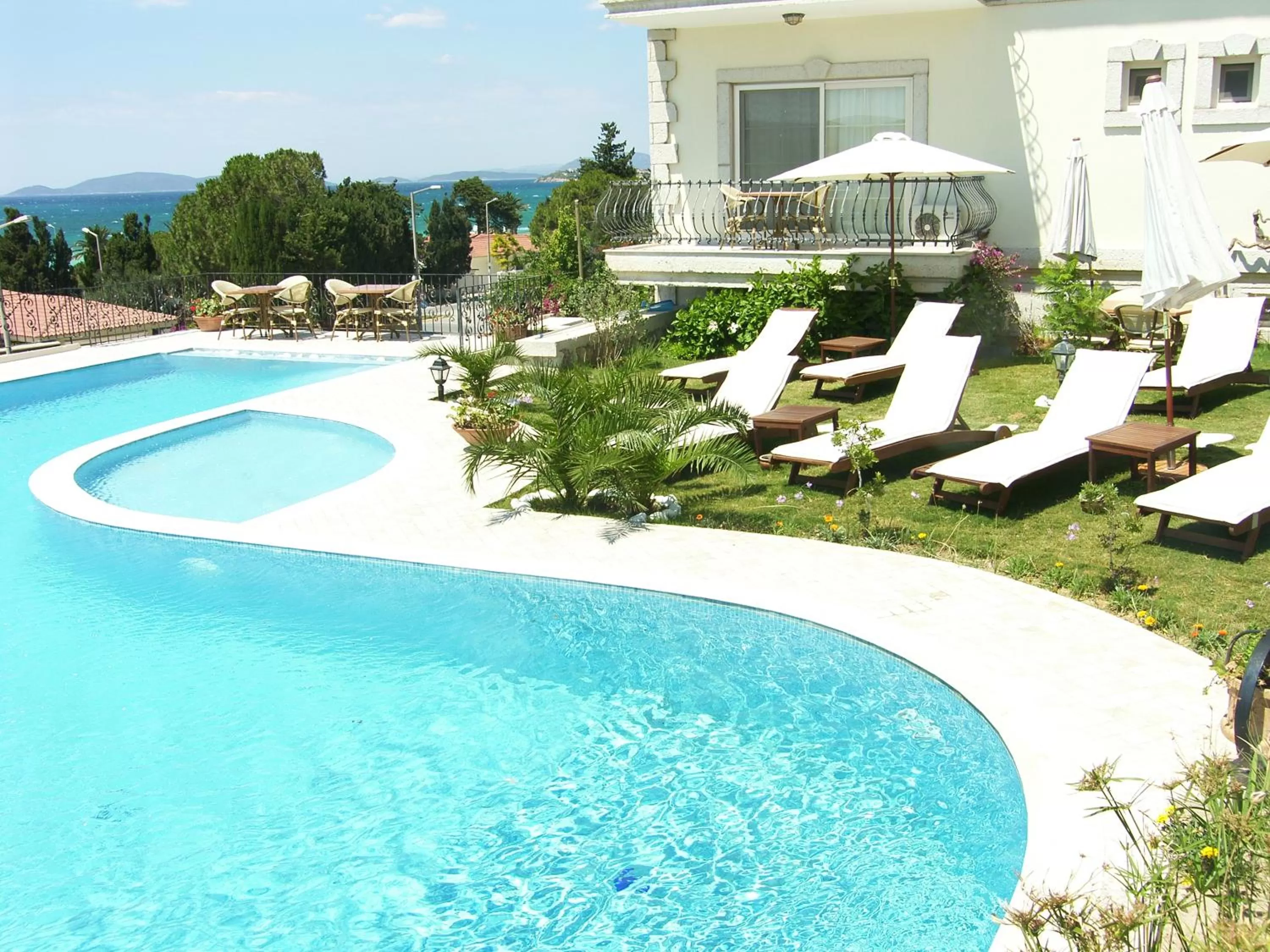 Facade/entrance, Swimming Pool in Dolina Hotel