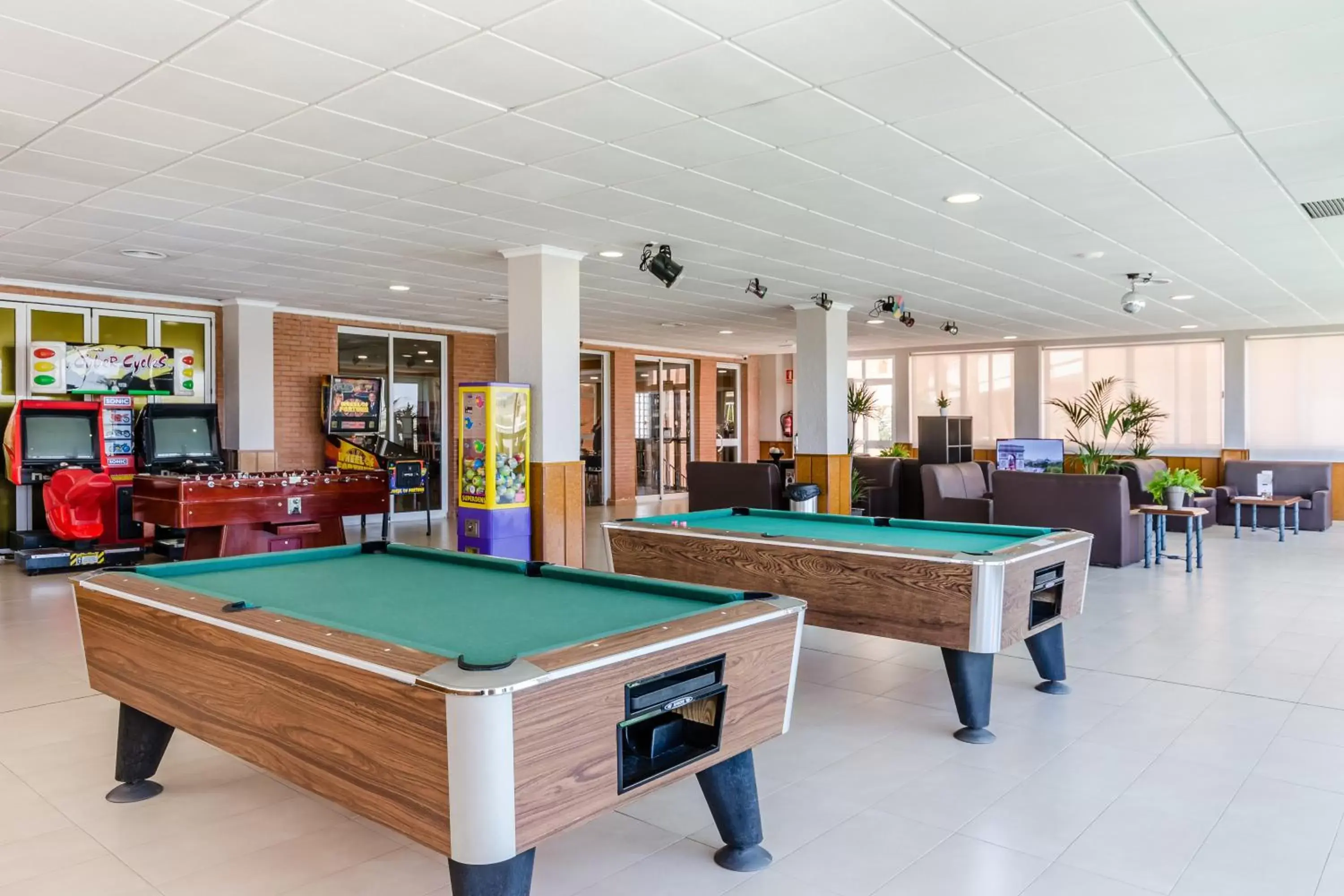 Communal lounge/ TV room, Billiards in Hotel Gran Playa