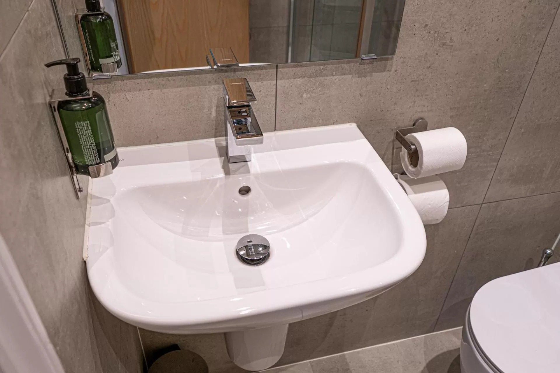 Bathroom in Maiden Oval