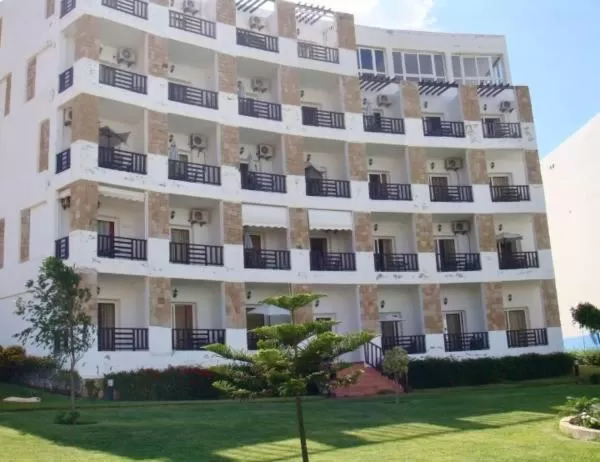 Property building in Studio avec piscine à Mirador cabo négro