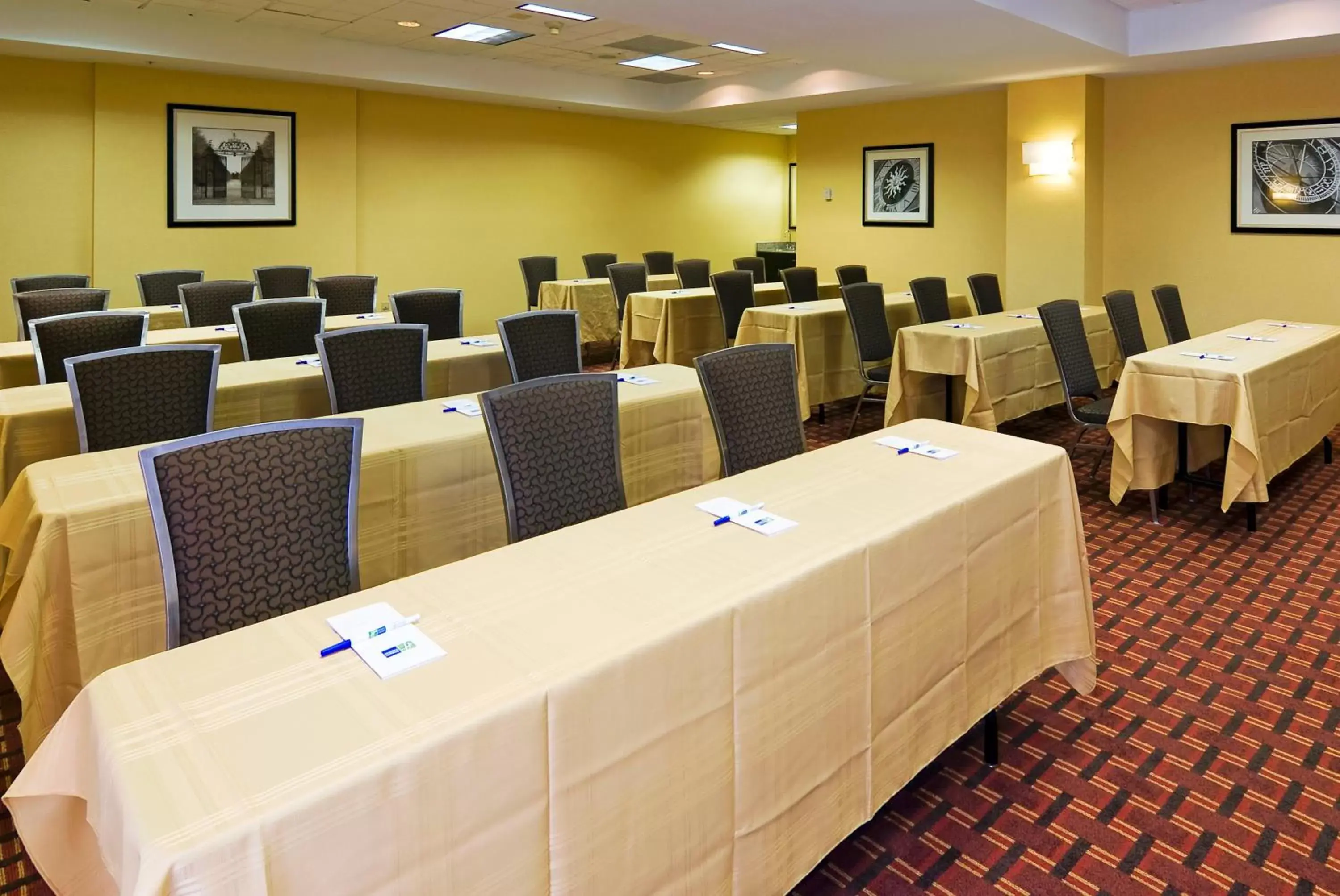 Meeting/conference room in Holiday Inn Express Hotel & Suites Kendall East-Miami, an IHG Hotel