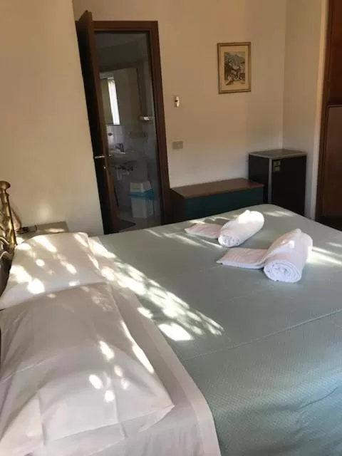 Photo of the whole room, Bed in Hotel Carillon