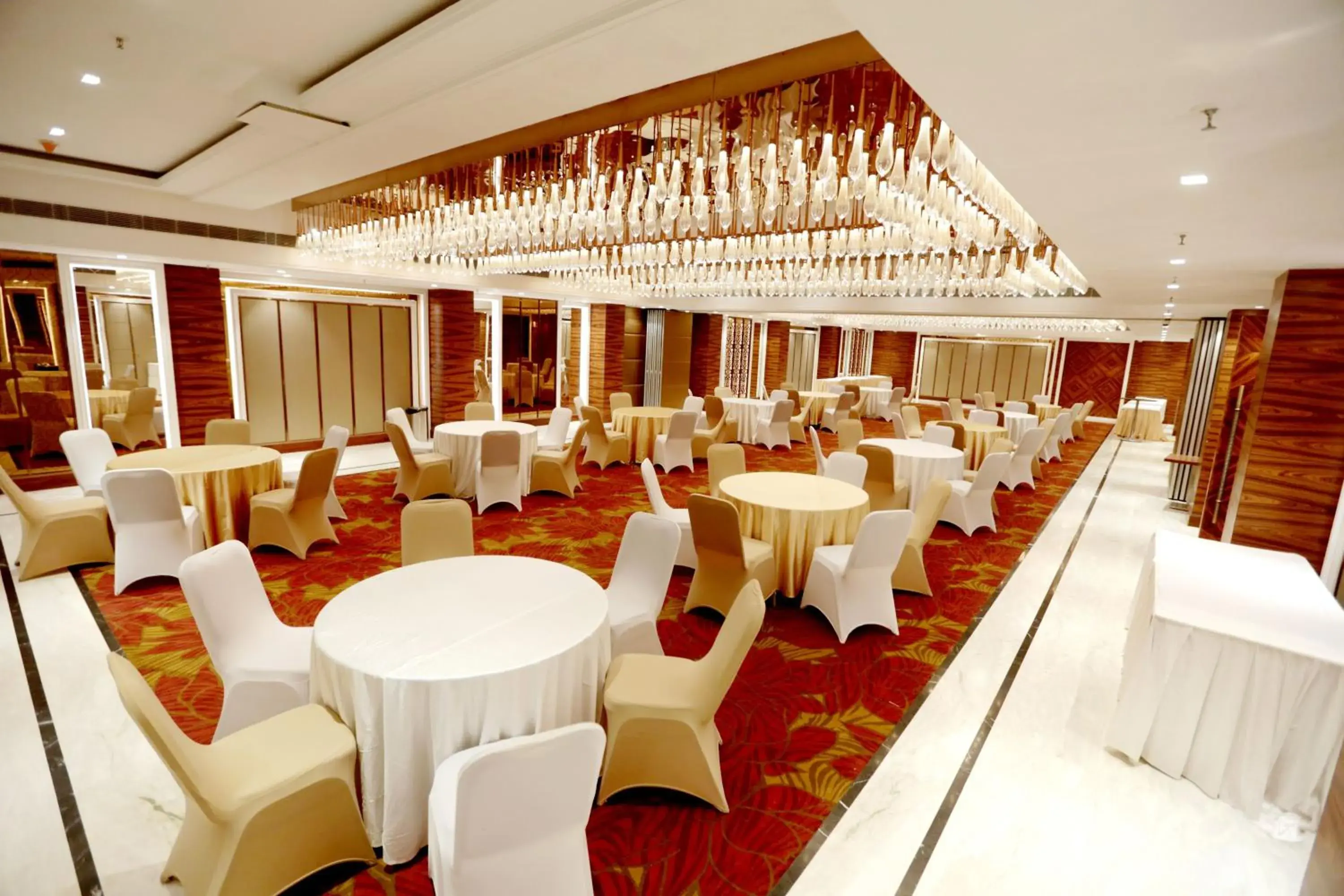 Business facilities, Banquet Facilities in Hotel Madin