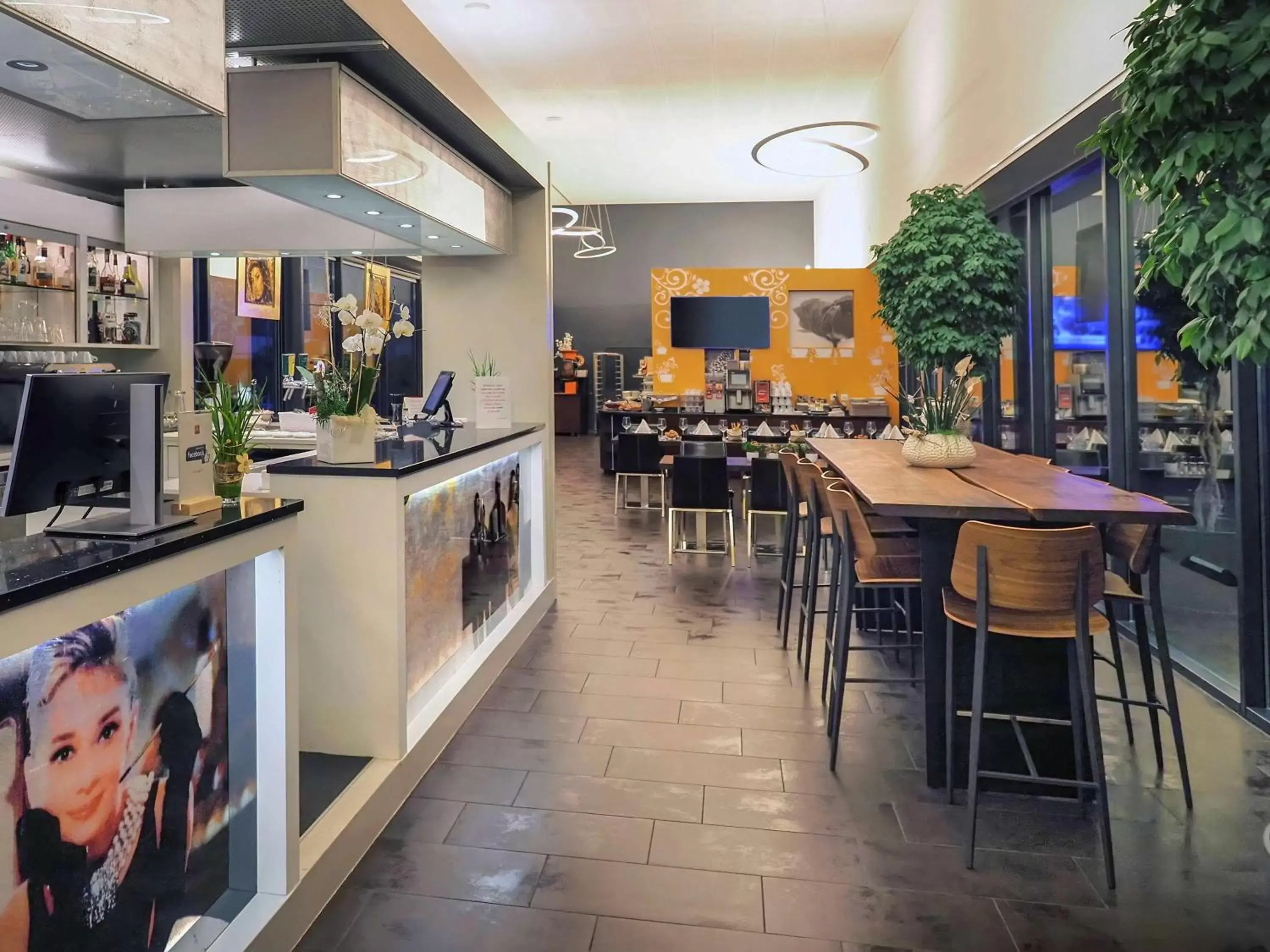 Restaurant/Places to Eat in ibis Locarno