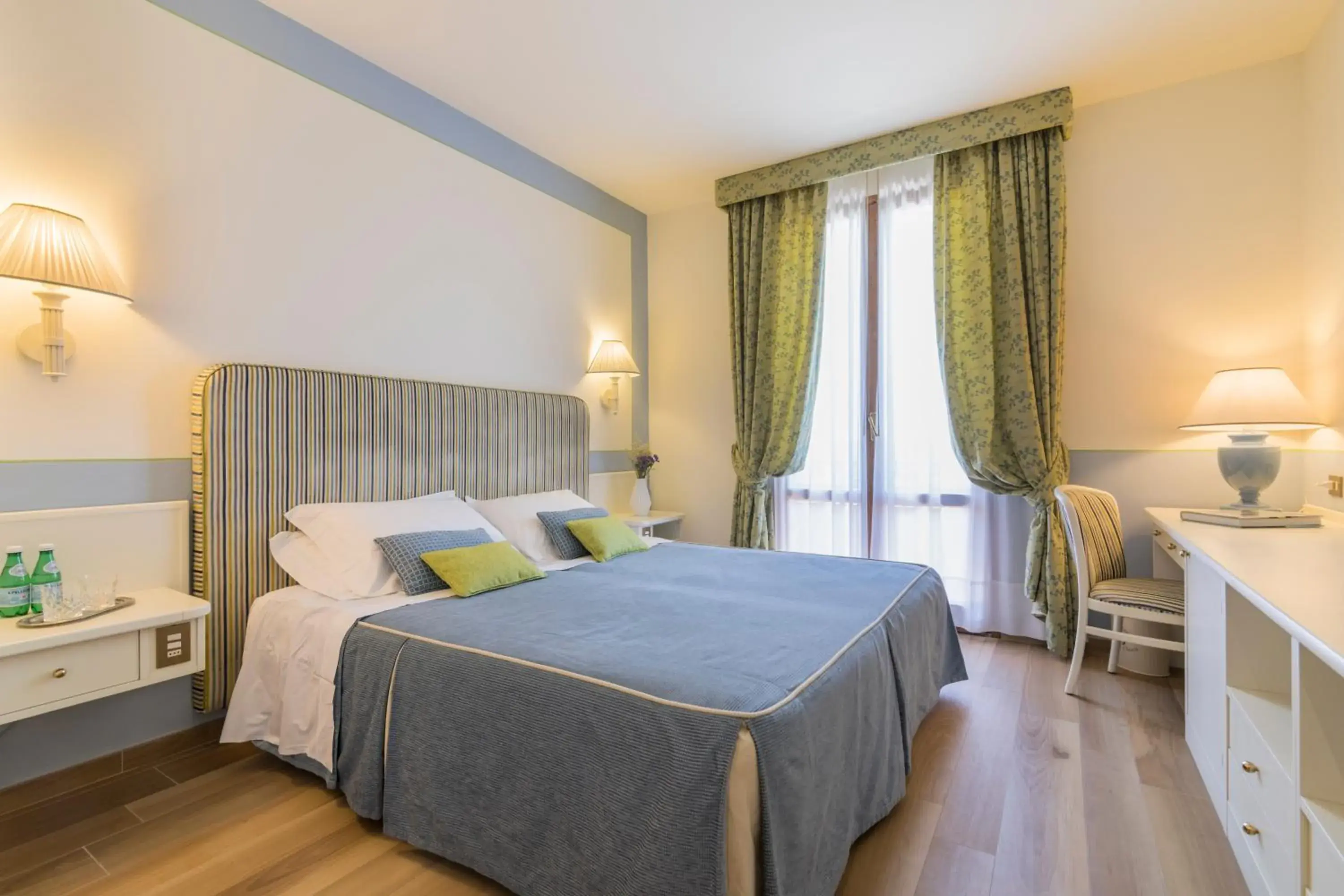Photo of the whole room, Bed in Relais Santa Chiara Hotel