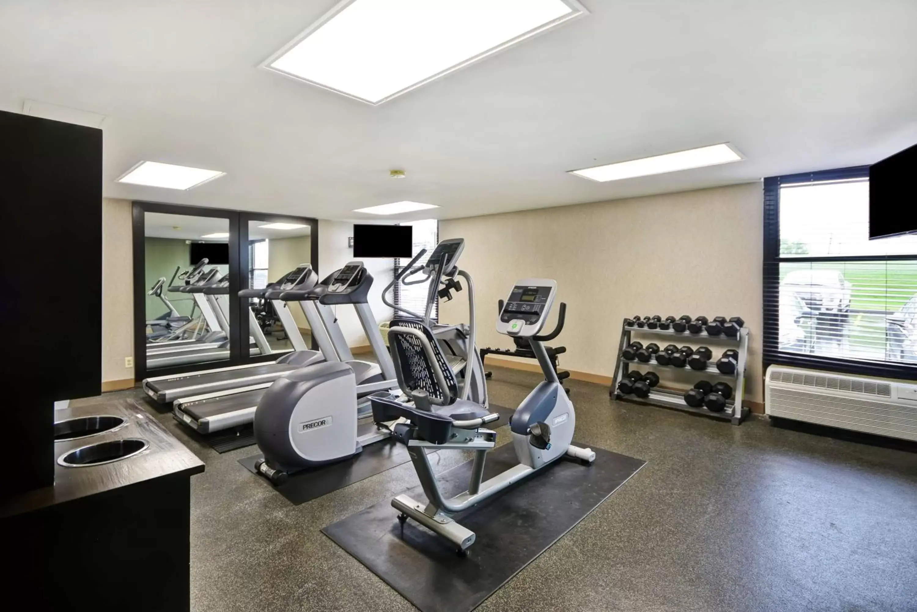 Fitness centre/facilities, Fitness Center/Facilities in Hampton Inn Detroit Madison Heights South Troy