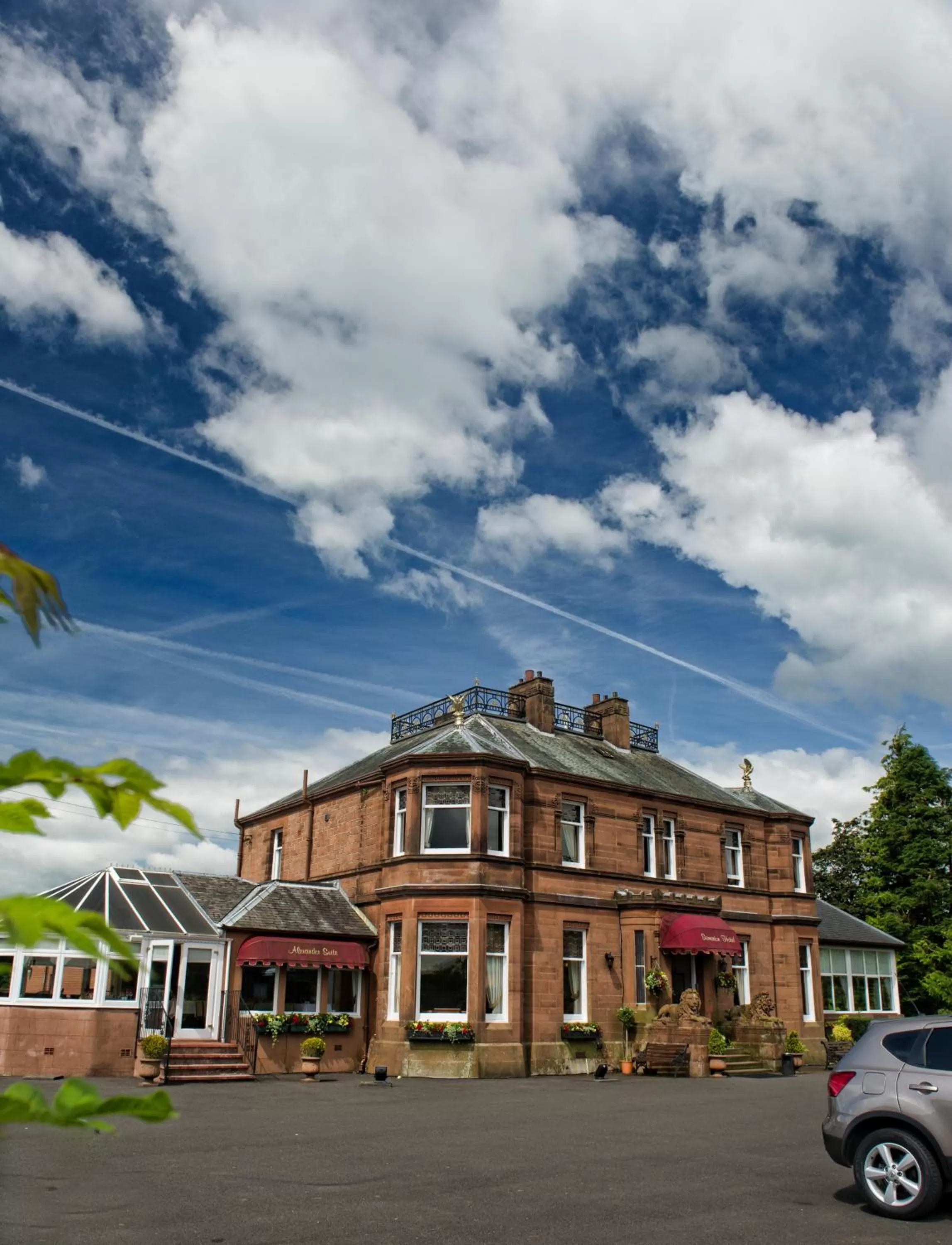 Facade/entrance in Somerton House Hotel