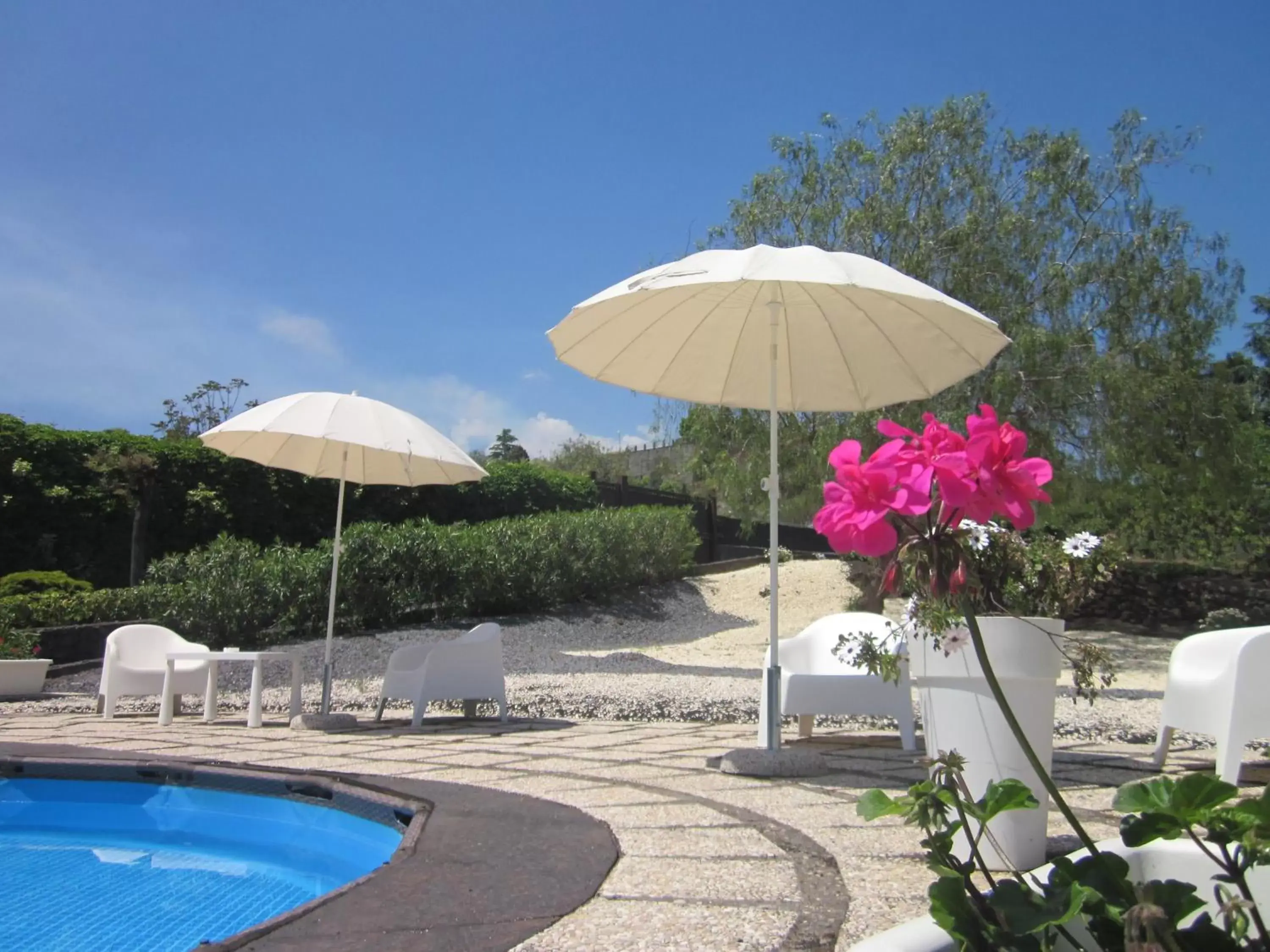 Swimming Pool in B&B BOUTIQUE DI CHARME "ETNA-RELAX-NATURA"