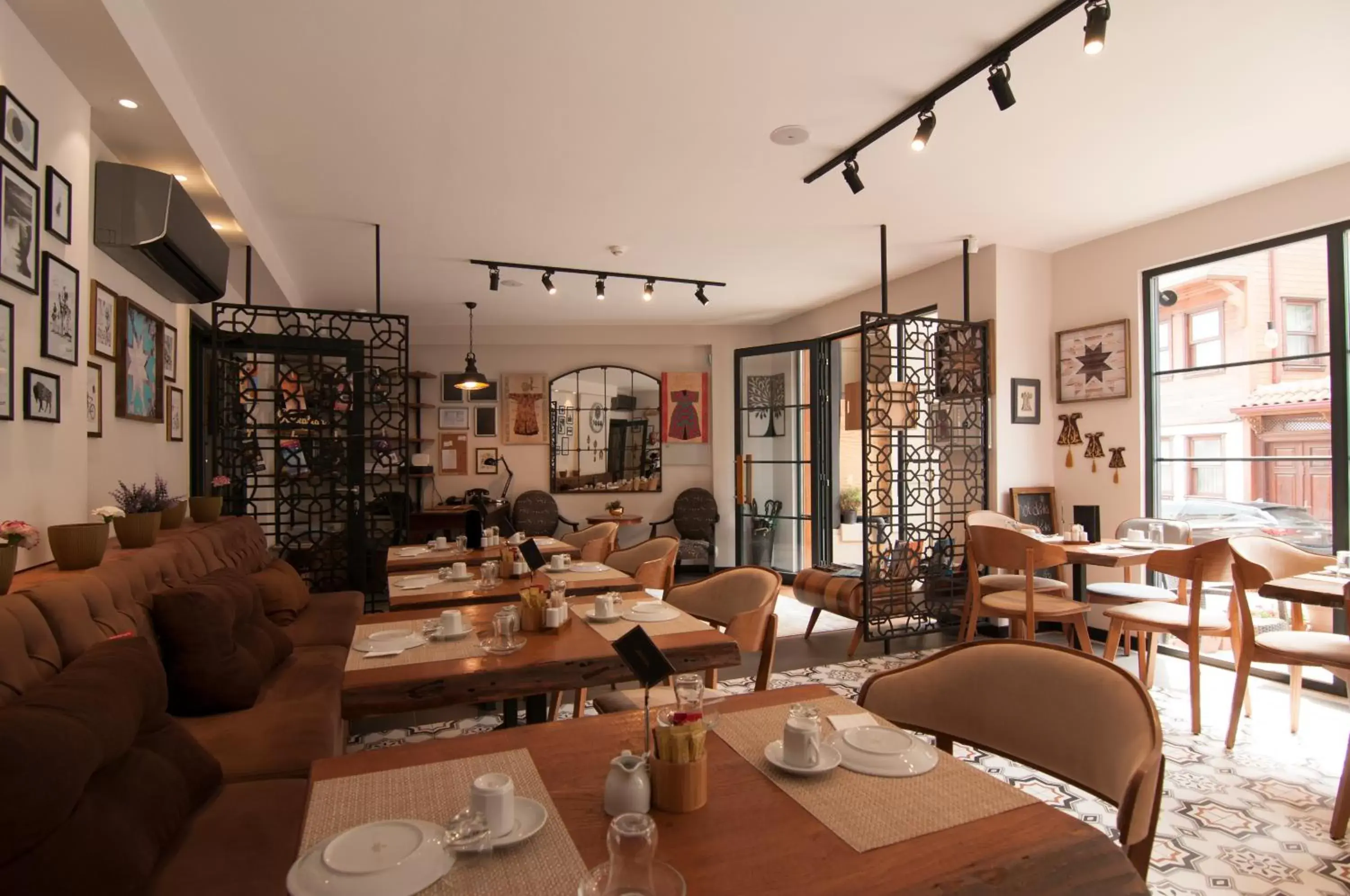 Restaurant/Places to Eat in Nomade Hotel Exclusive