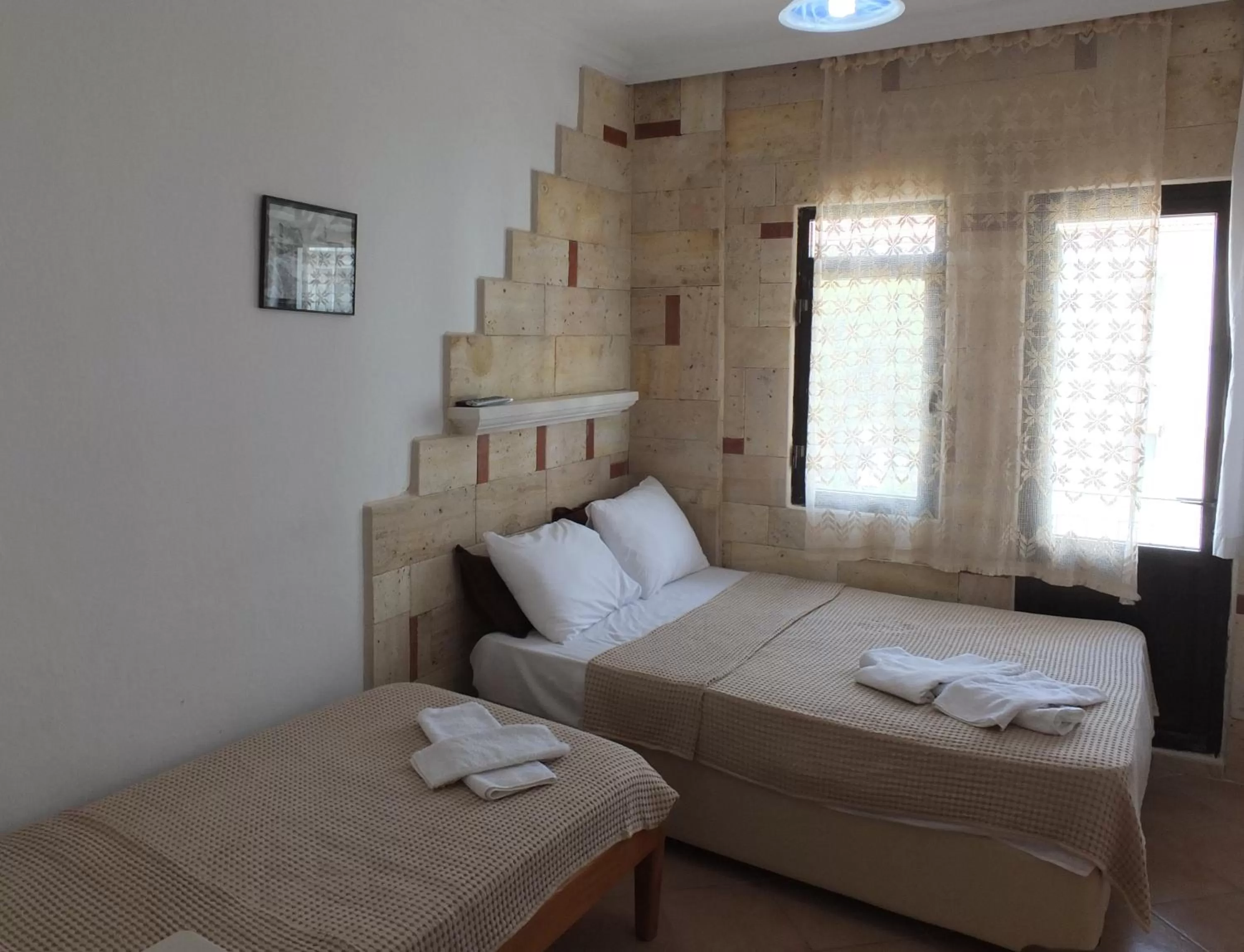 Photo of the whole room, Bed in Foça Ensar Hotel