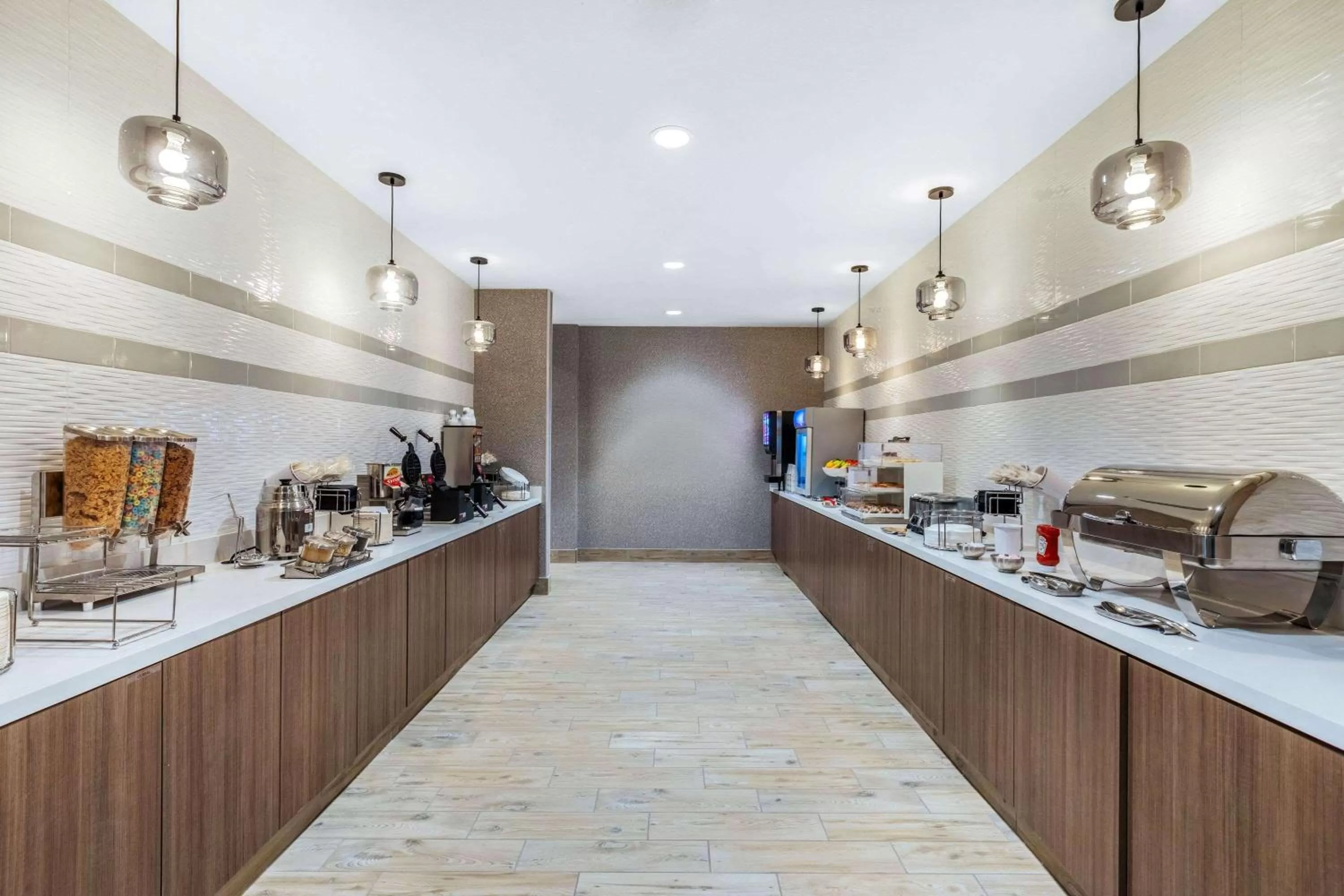 Restaurant/places to eat in La Quinta Inn & Suites by Wyndham Kansas City Beacon Hill