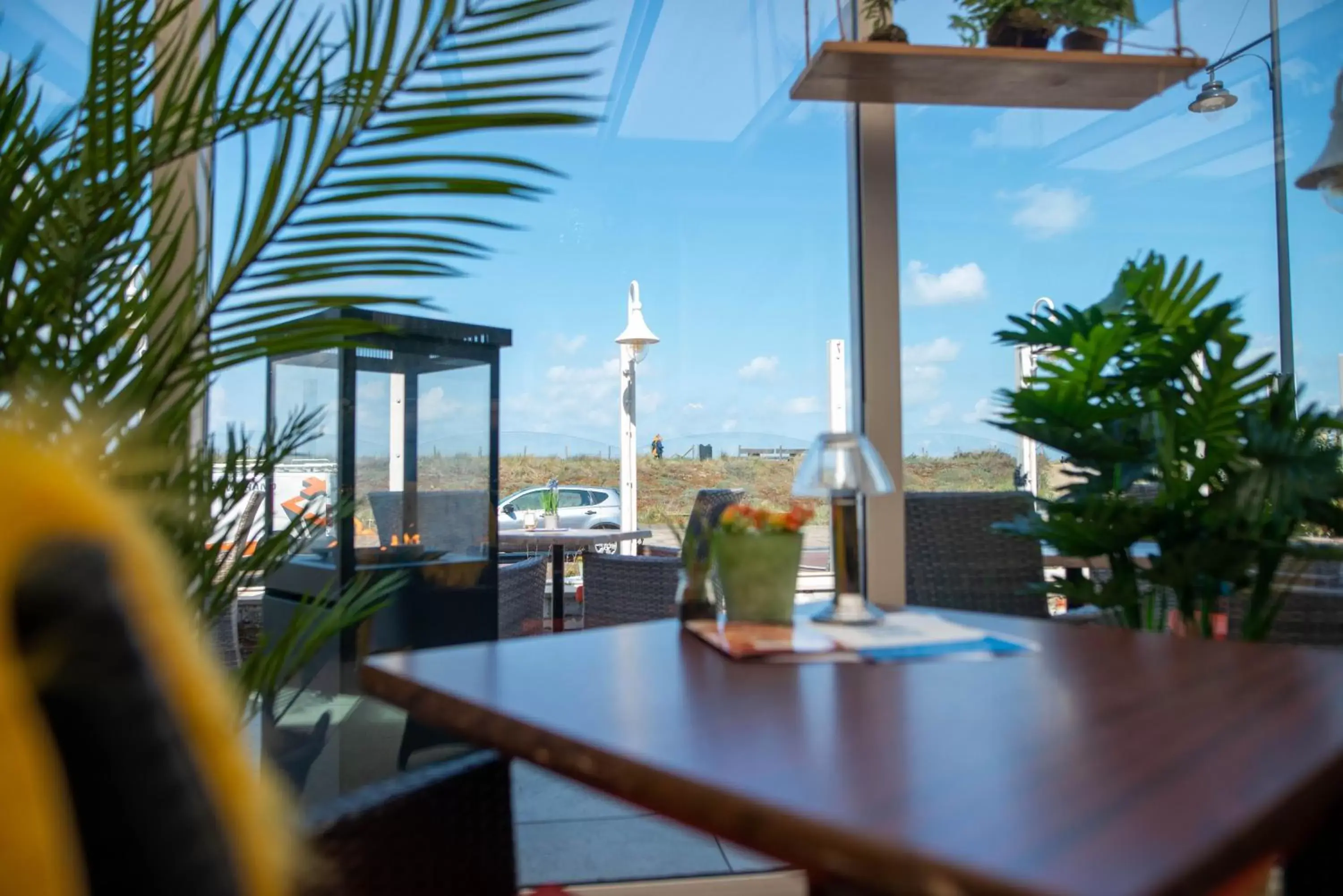 Restaurant/places to eat in Two Brothers Noordwijk Beach Restaurant/places to eat in Two Brothers Noordwijk Beach